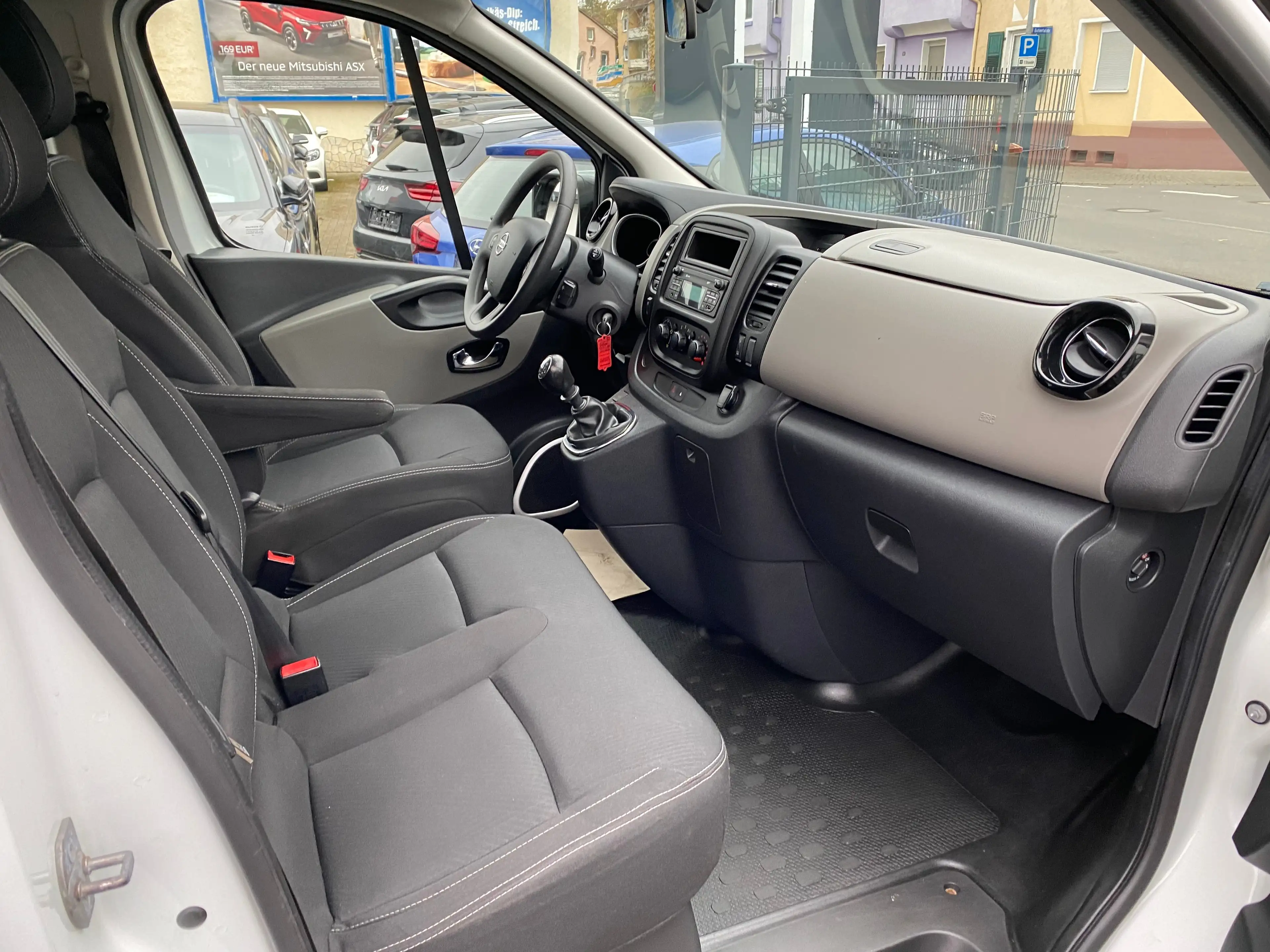 Nissan NV300 L2H1 2,7t*AHK*9Sitze*KLIMA*TEMPOMAT*TÜV neu — photo 11
