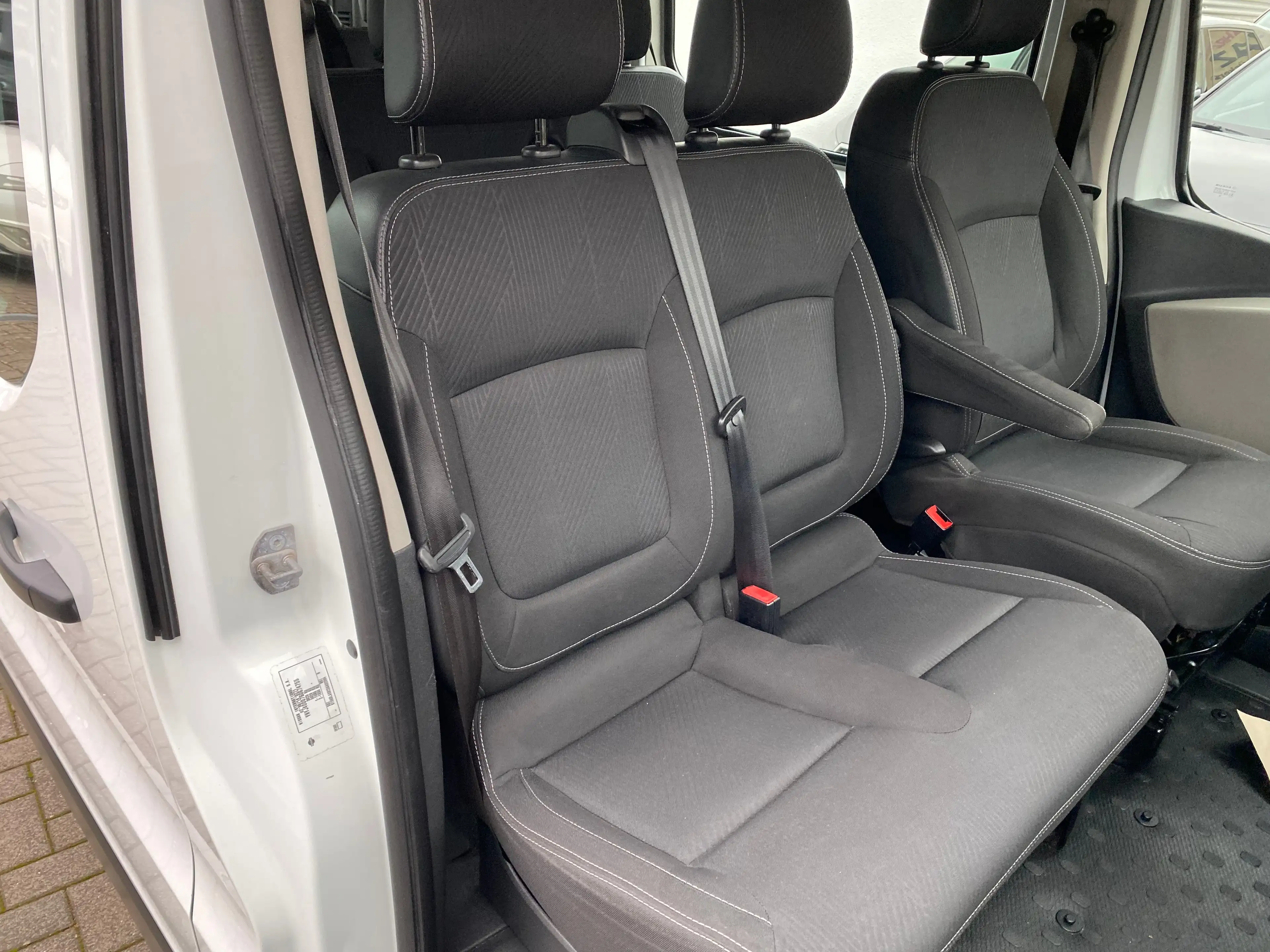 Nissan NV300 L2H1 2,7t*AHK*9Sitze*KLIMA*TEMPOMAT*TÜV neu — photo 12