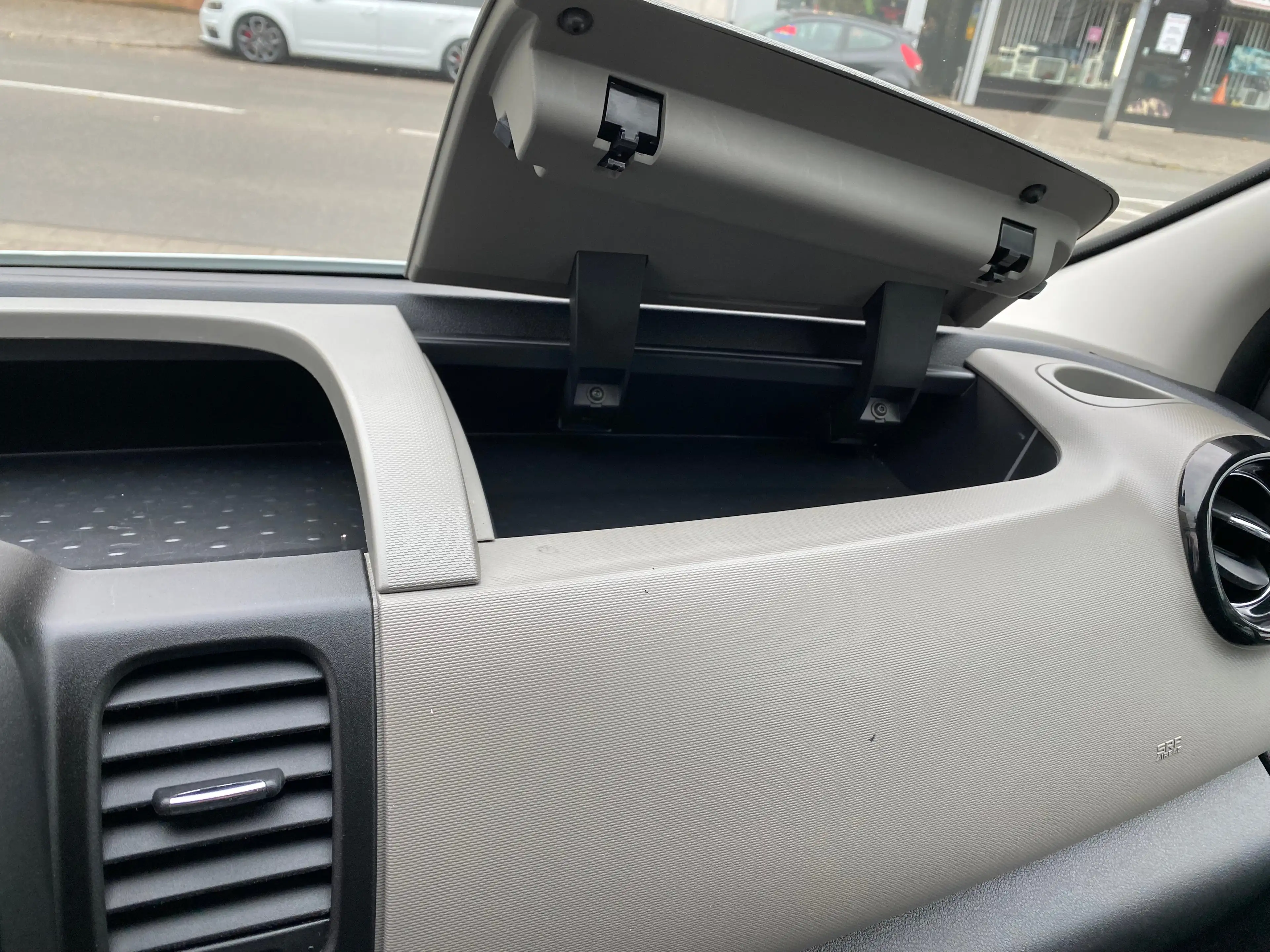 Nissan NV300 L2H1 2,7t*AHK*9Sitze*KLIMA*TEMPOMAT*TÜV neu — photo 25