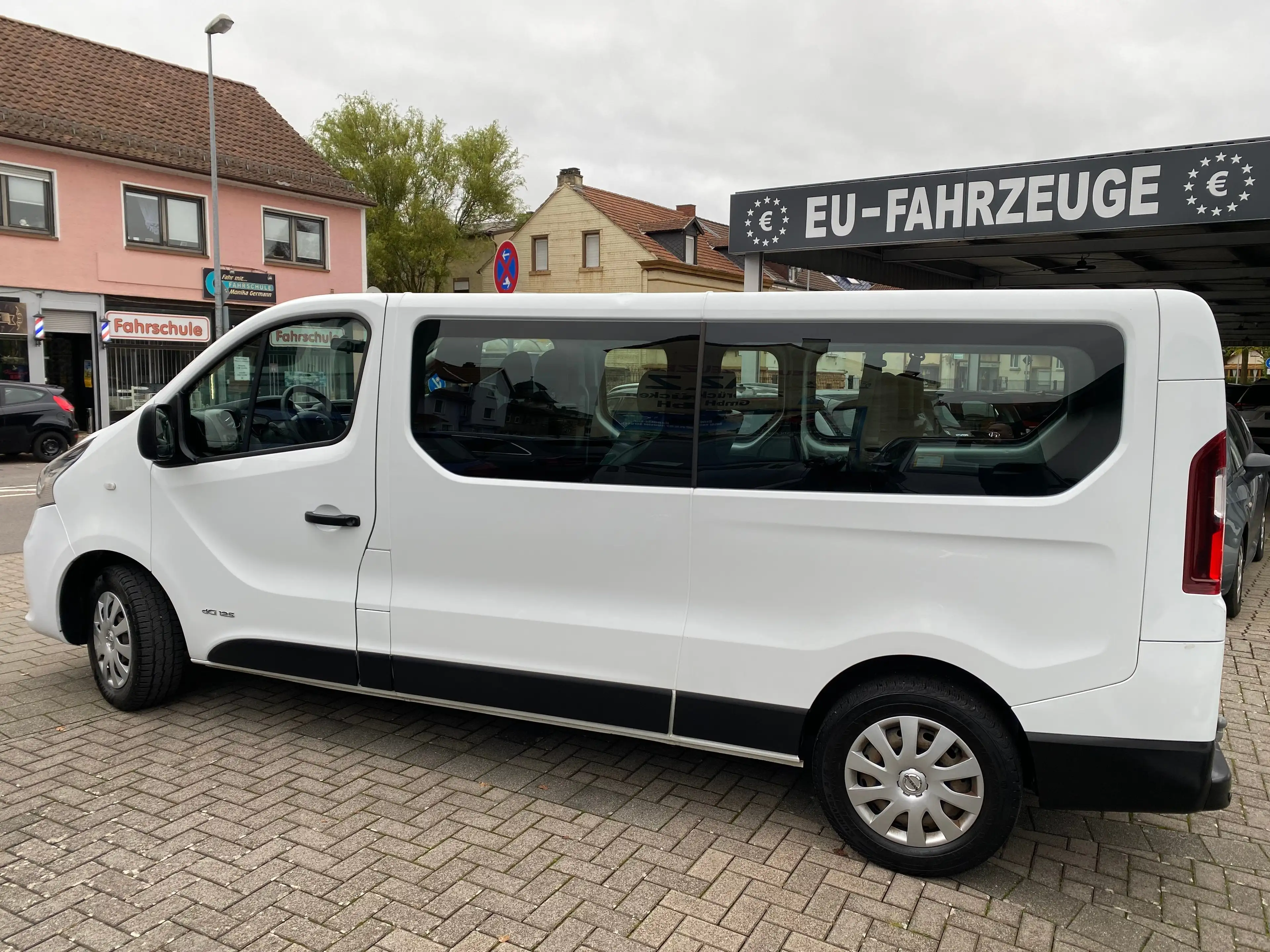 Nissan NV300 L2H1 2,7t*AHK*9Sitze*KLIMA*TEMPOMAT*TÜV neu — photo 4