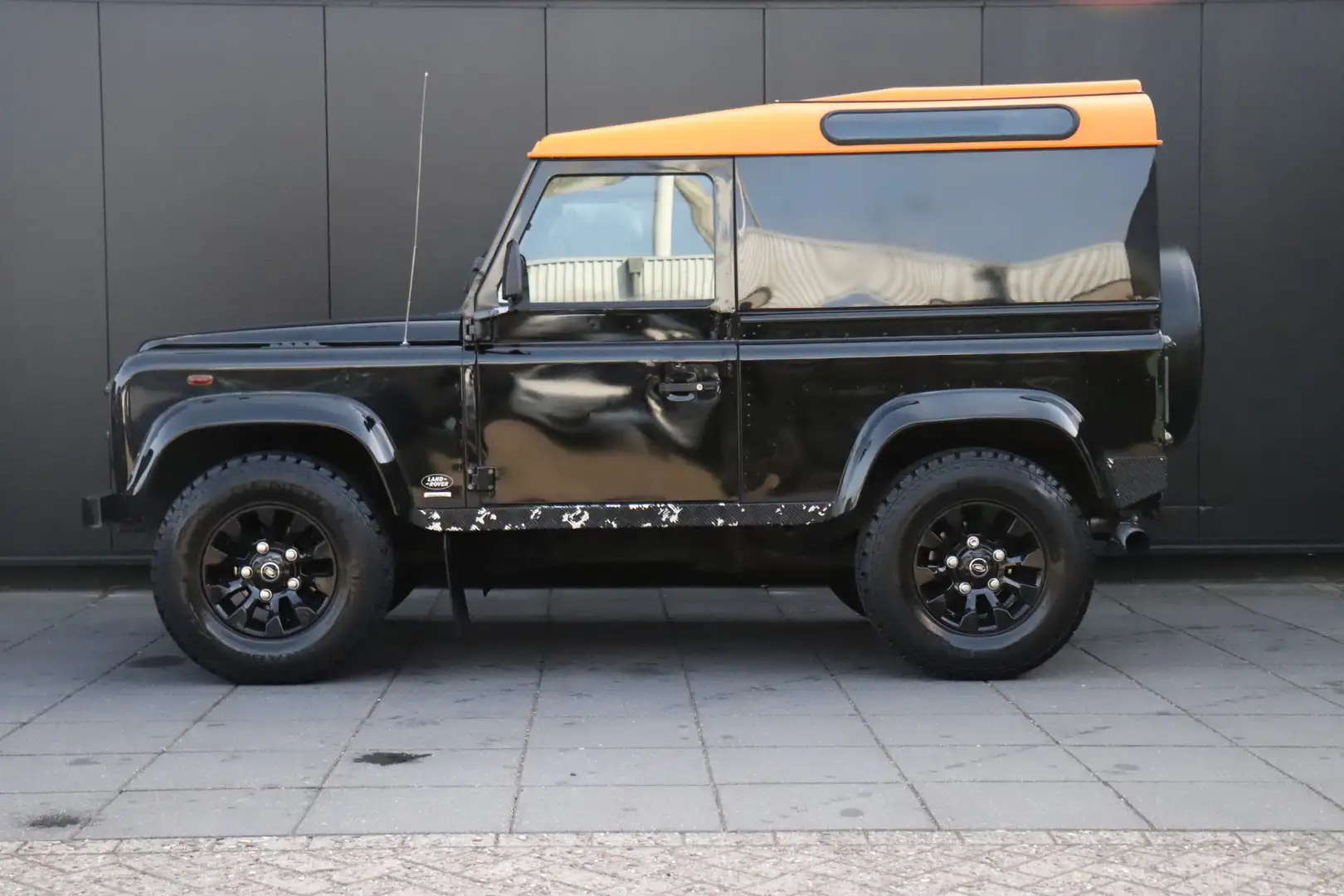 Land Rover Defender 2.5 Td5 HT 90" | ELEK. RAMEN | TREKHAAK | LED | VO Fekete - 2
