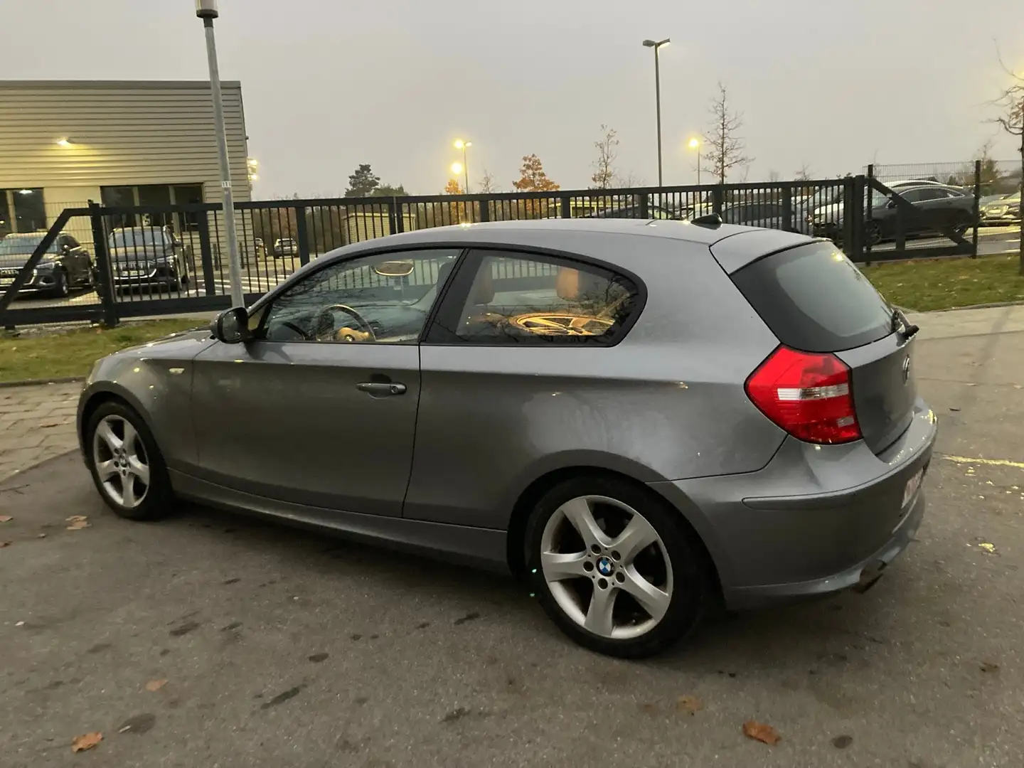 BMW 116 116i Grau - 2