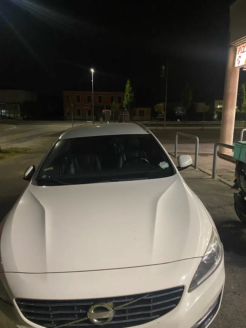 Volvo V60 D6 Plug-In-Hybrid AWD Geartronic Pure Limited - 2