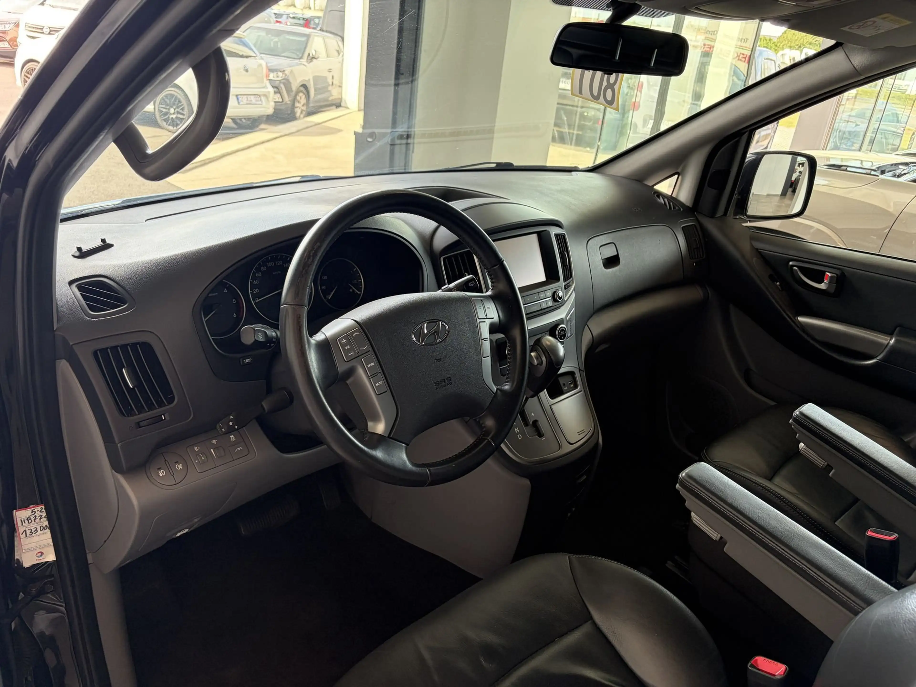Hyundai H-1 Automaat / Camera / Dubbele Cabine / Trekhaak / Zetelverwarming / — photo 13