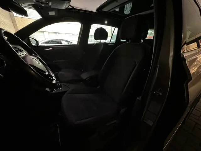 Volkswagen Tiguan view 6