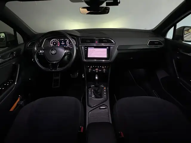Volkswagen Tiguan view 4