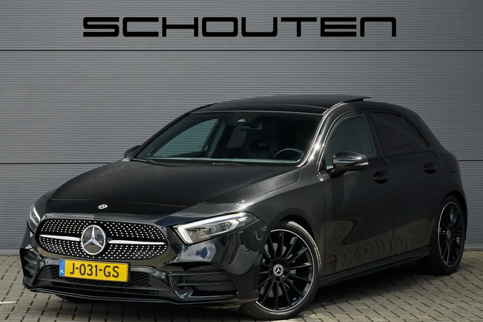Mercedes-Benz A 250 Premium Plus AMG-Line Night Pano Burmester Ambient Schwarz - 1