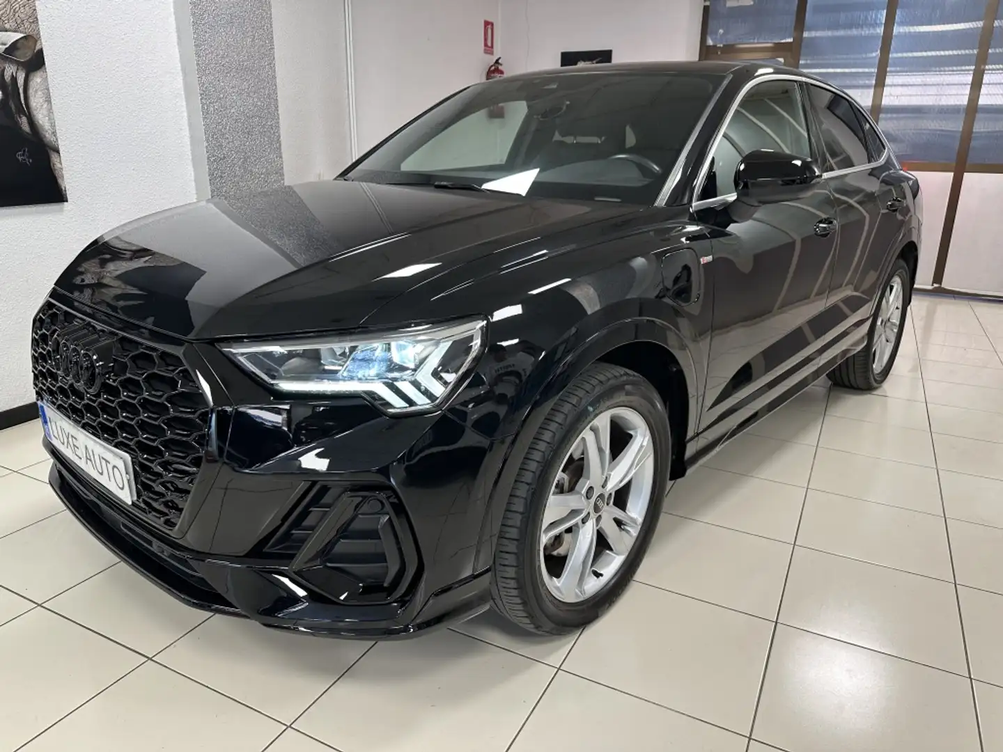 Audi Q3 Sportback 45 TFSIe Black line S-tronic Negro - 1