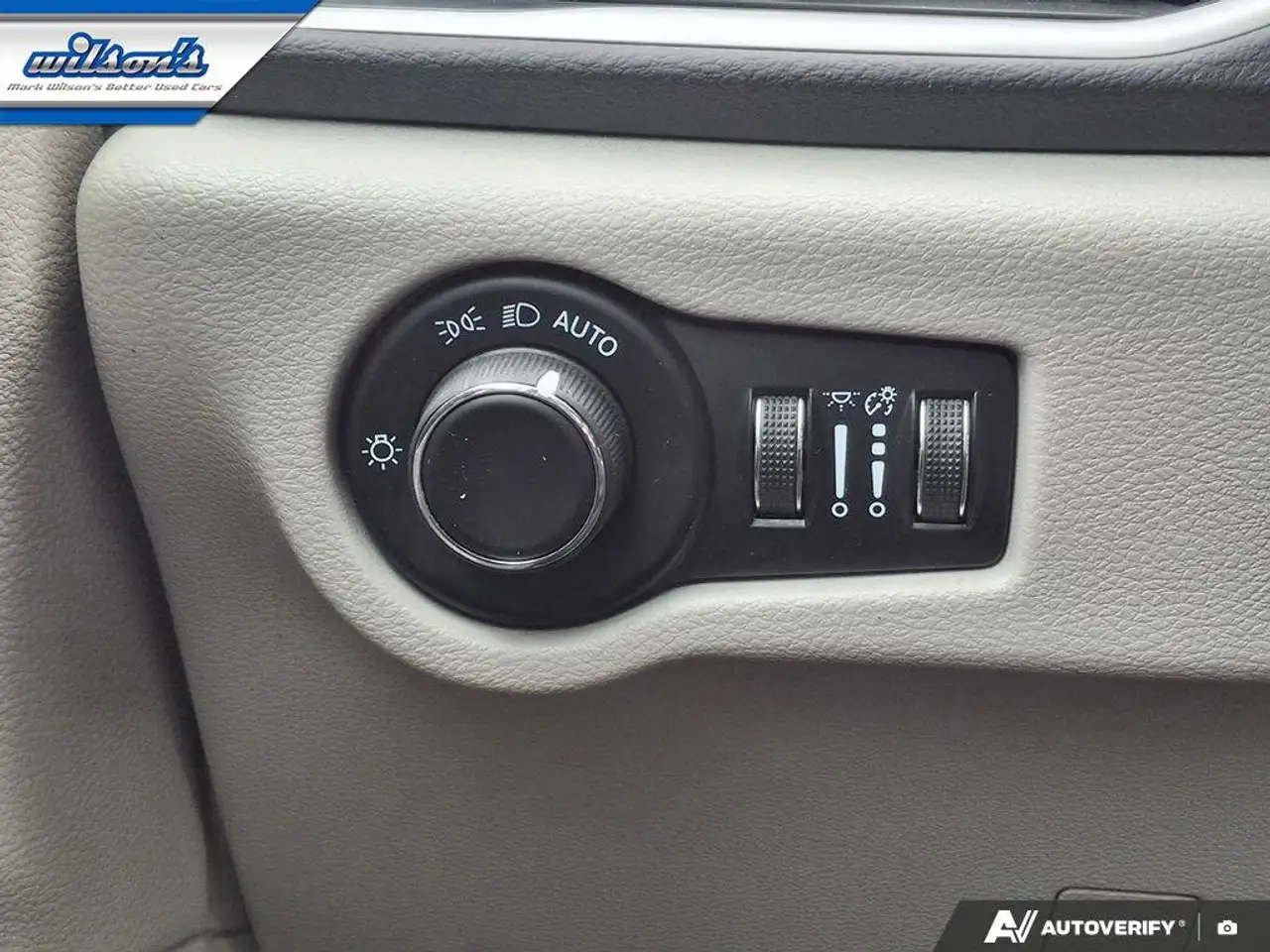 Chrysler Grand Caravan снимка Chrysler Grand Caravan