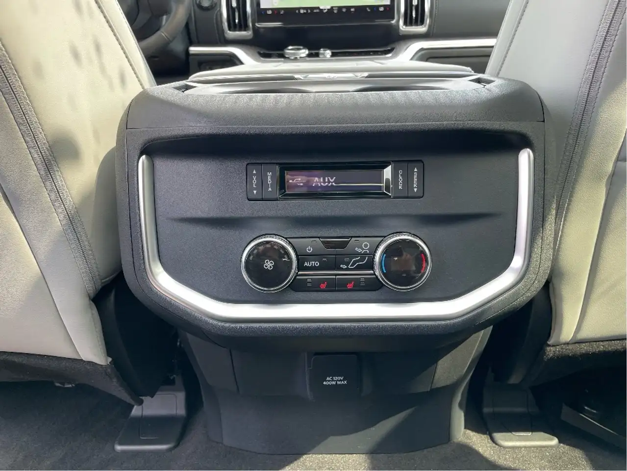 Ford Expedition снимка Ford Expedition