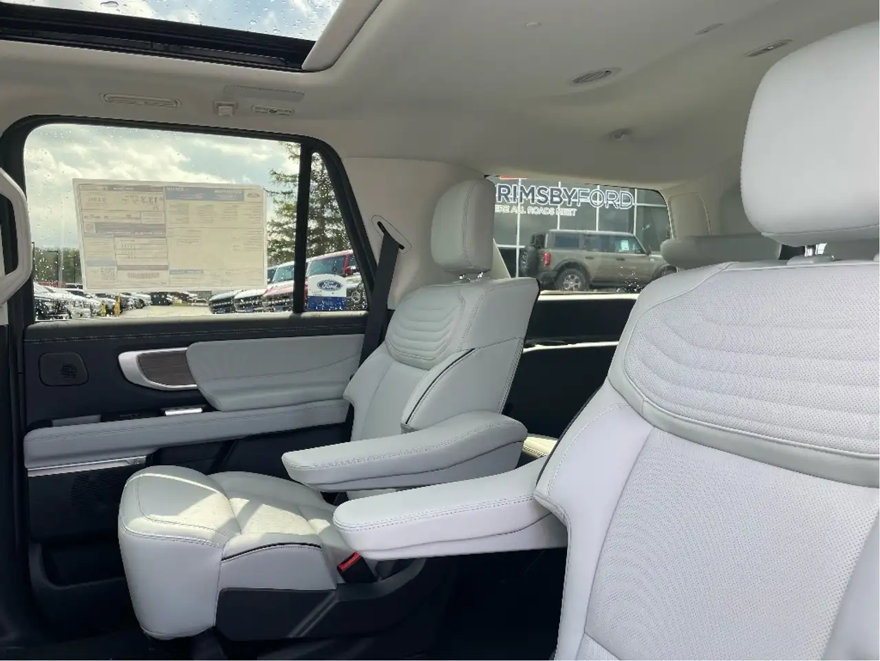 Ford Expedition снимка Ford Expedition