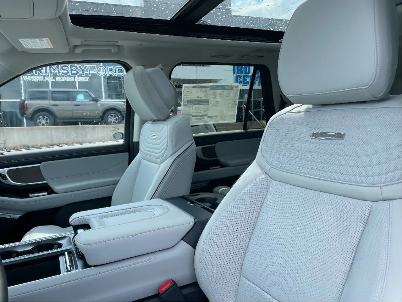Ford Expedition снимка Ford Expedition