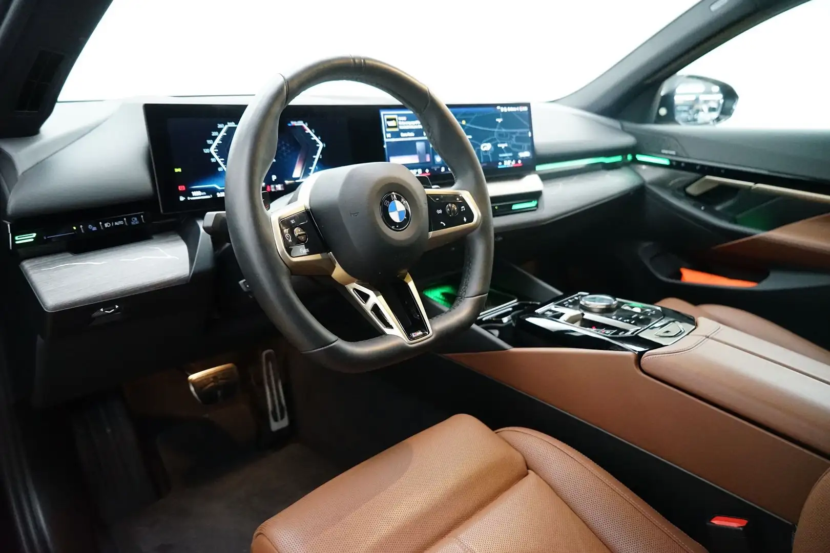 BMW 520 d xDrive Touring [M Sport, AHK, HK Sound] Schwarz - 2