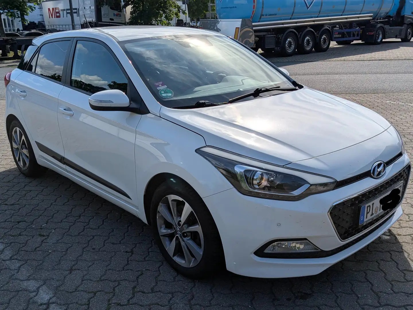Hyundai i20 i20 1.4 CRDi Style Weiß - 2