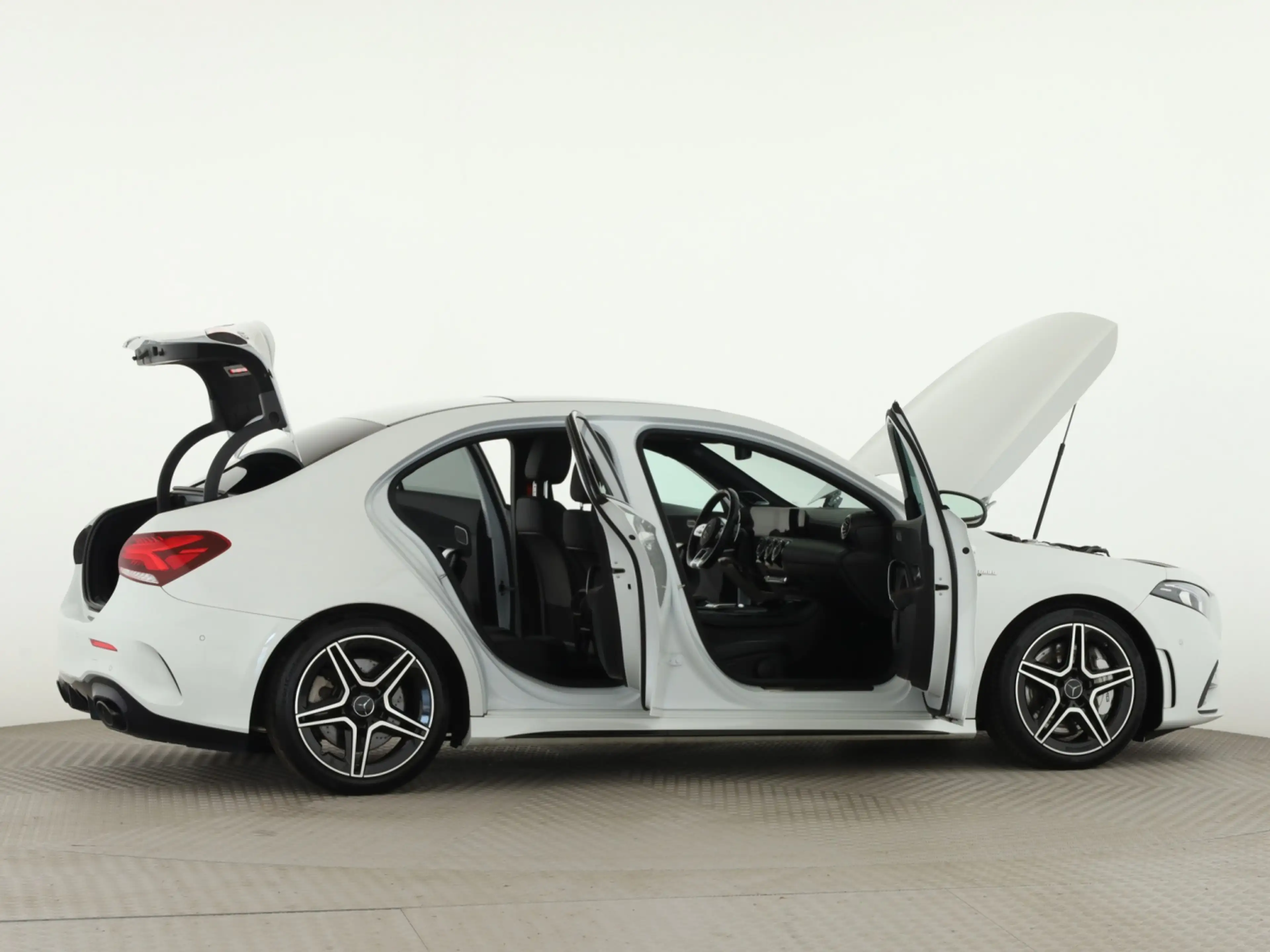 Mercedes-Benz A 35 AMG 4M Lim *AHK*Burmester*Panorama*LED*Kam. — photo 8