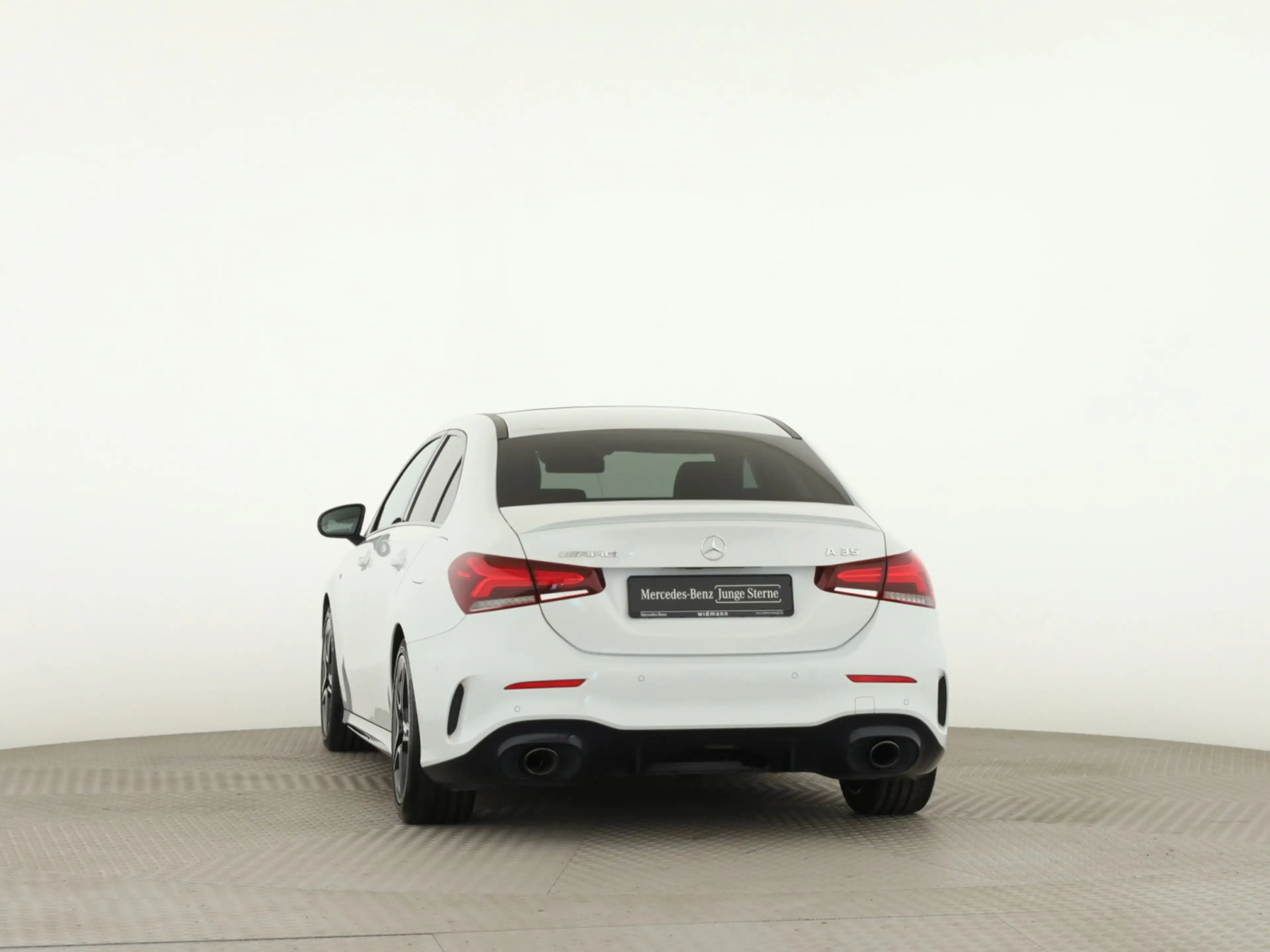 Mercedes-Benz A 35 AMG 4M Lim *AHK*Burmester*Panorama*LED*Kam. — photo 4