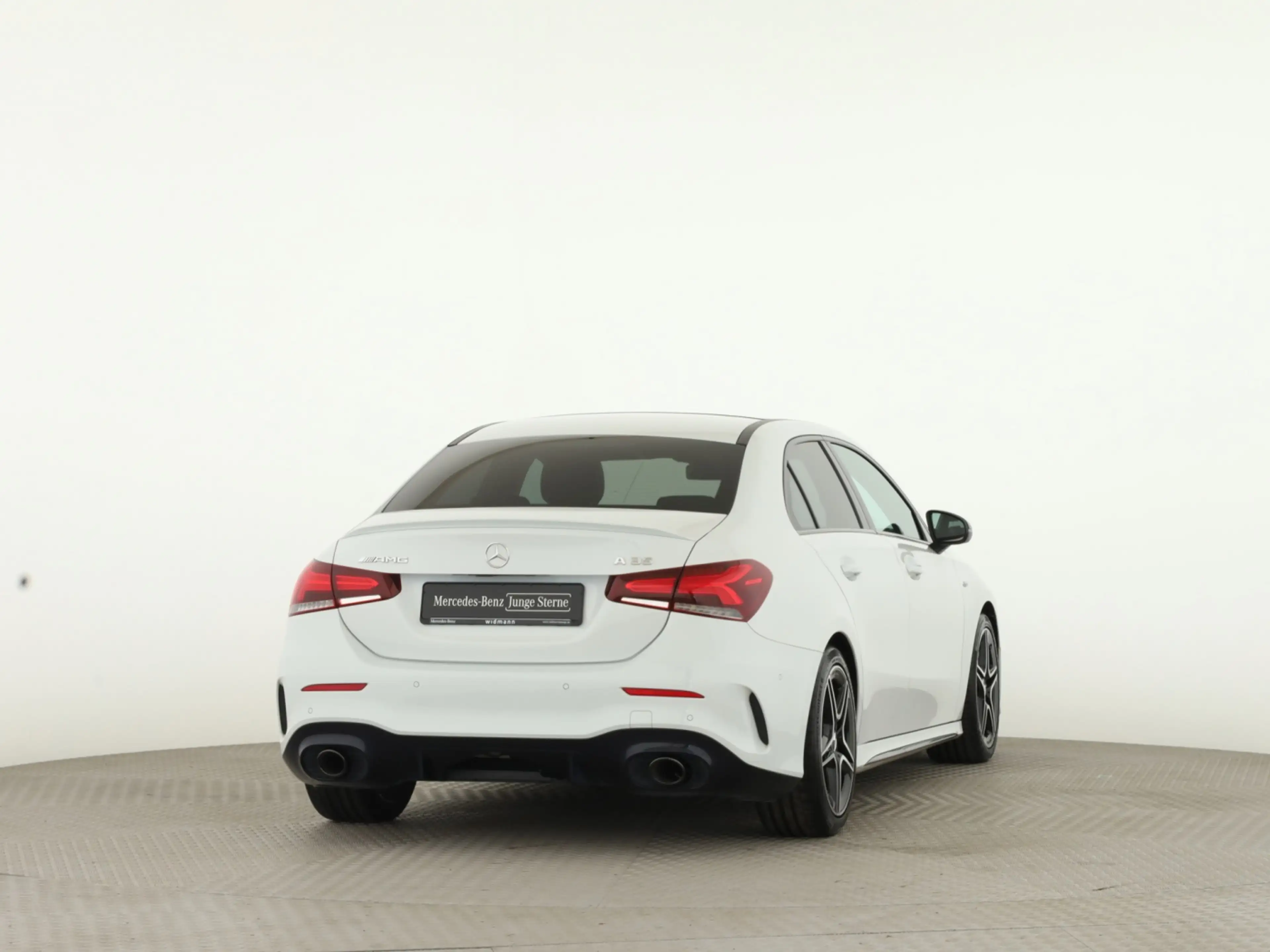 Mercedes-Benz A 35 AMG 4M Lim *AHK*Burmester*Panorama*LED*Kam. — photo 2