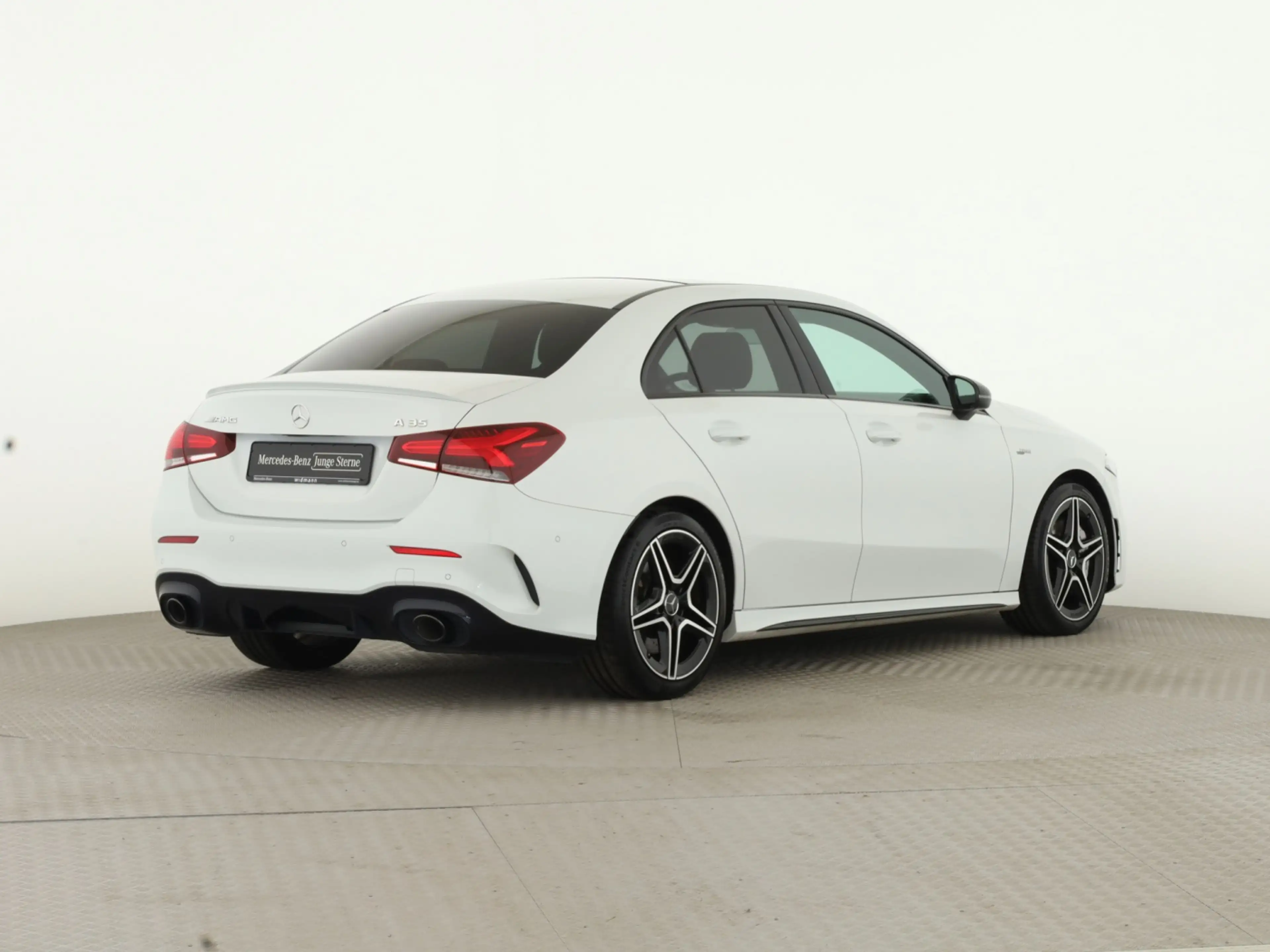 Mercedes-Benz A 35 AMG 4M Lim *AHK*Burmester*Panorama*LED*Kam. — photo 6