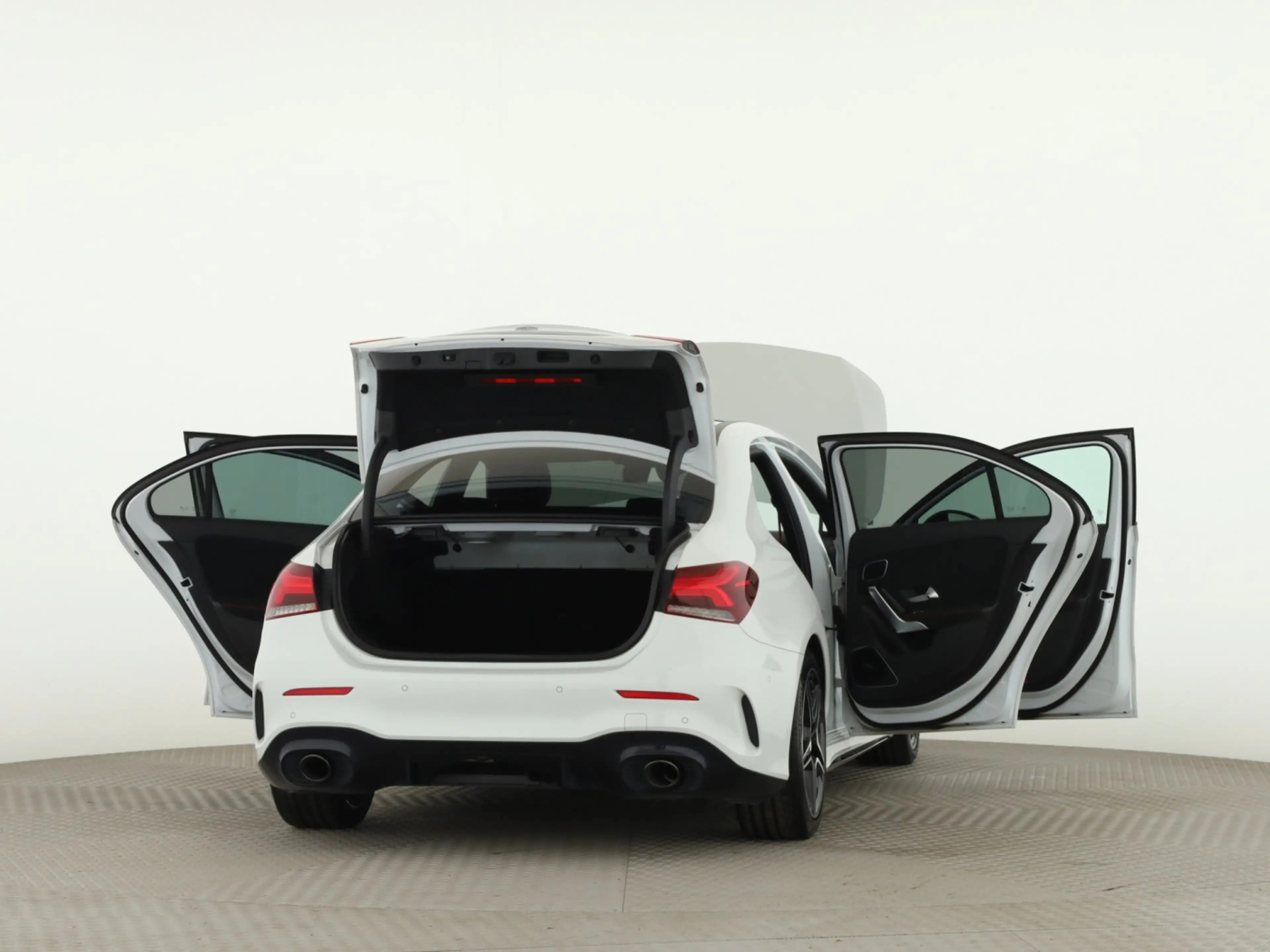 Mercedes-Benz A 35 AMG 4M Lim *AHK*Burmester*Panorama*LED*Kam. — photo 9