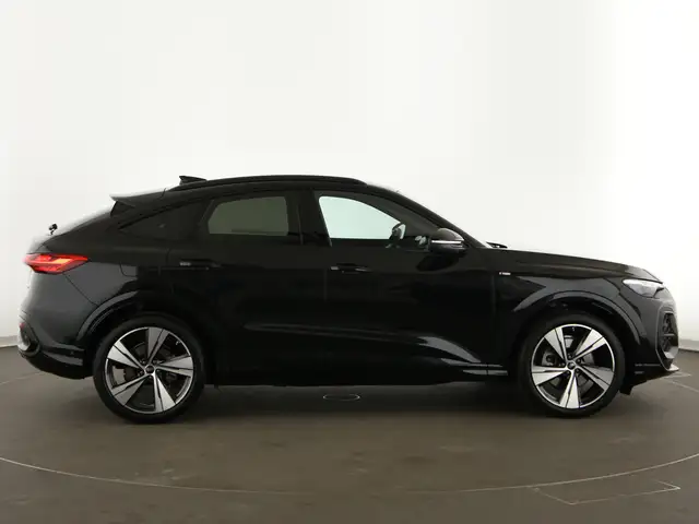 Audi Q5 view 8