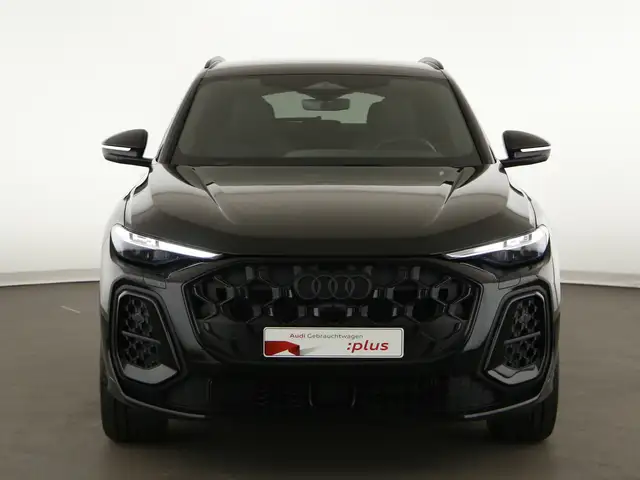 Audi Q5 view 3