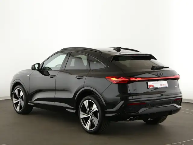 Audi Q5 view 5