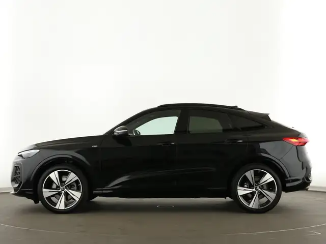 Audi Q5 view 4