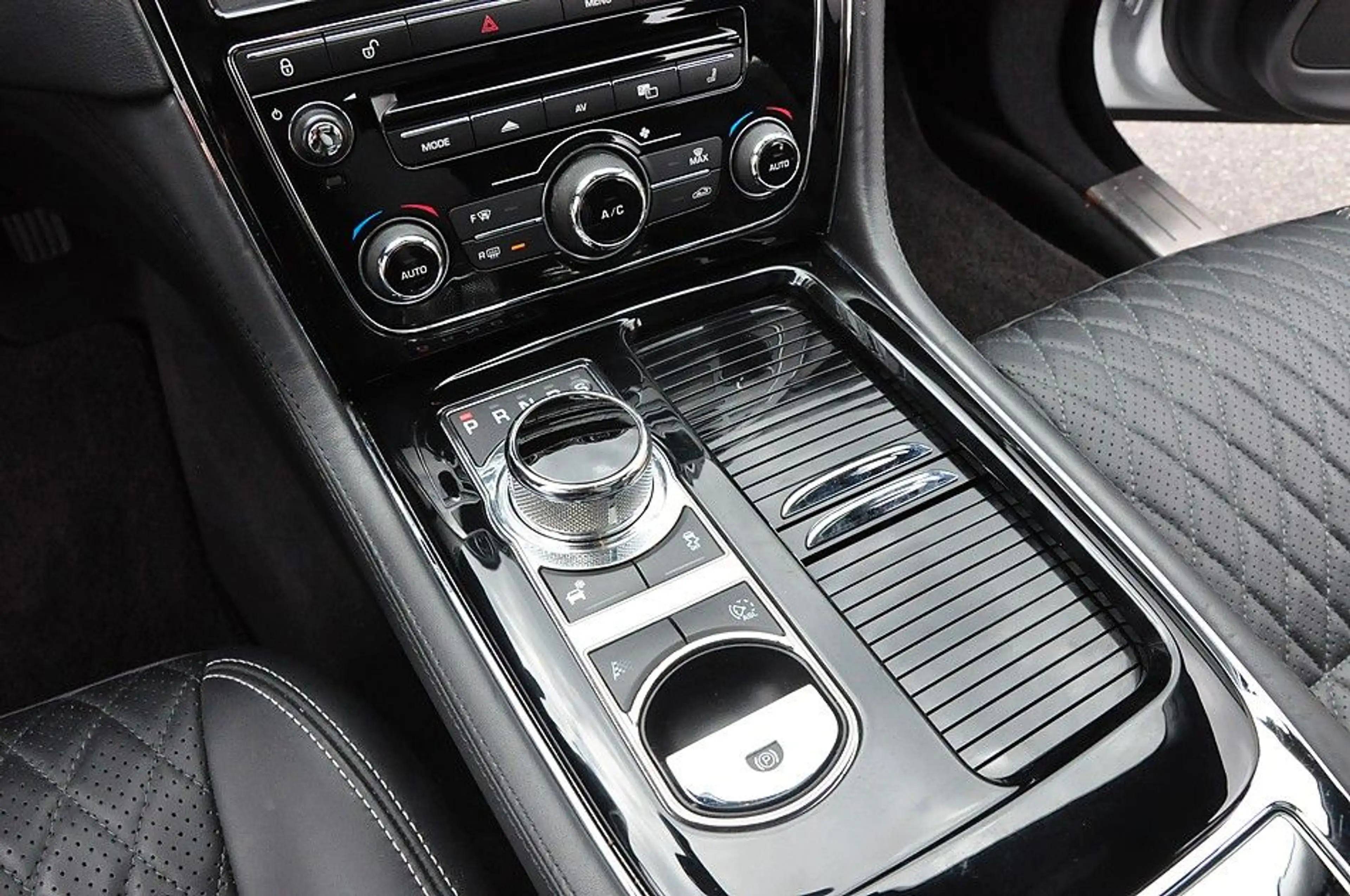 Jaguar XJ Portfolio Lang  Vollaustattung — photo 26