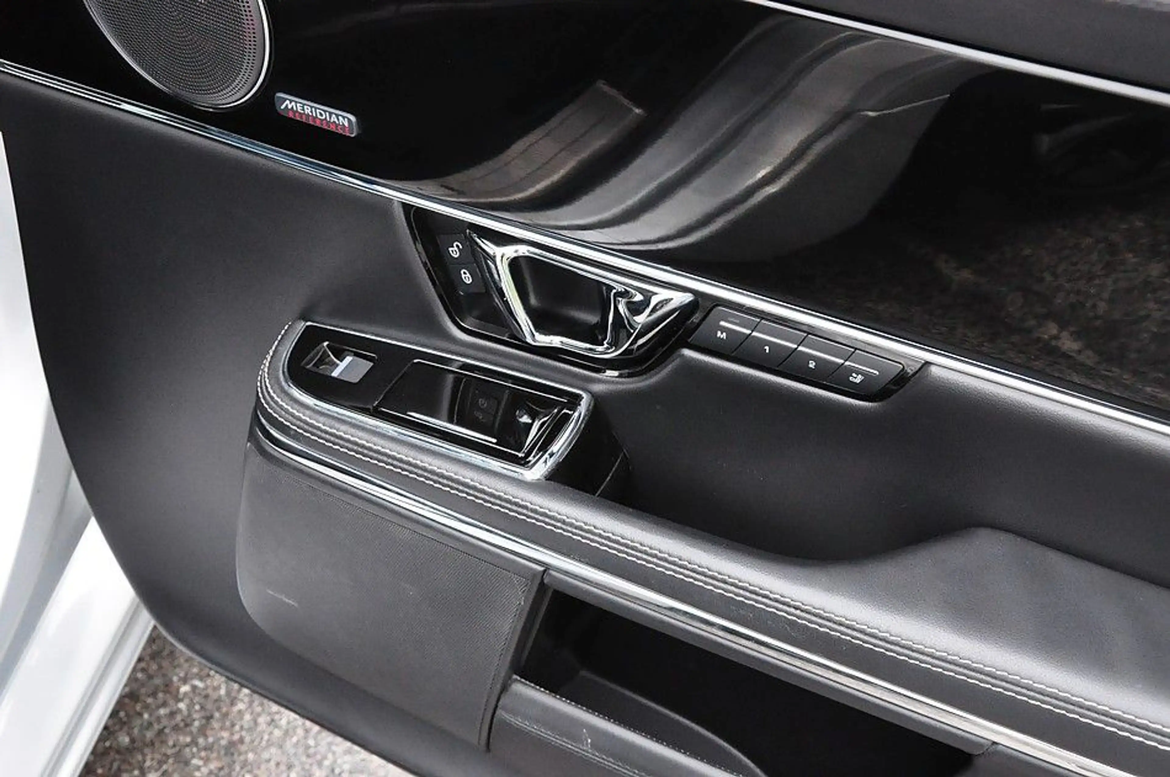 Jaguar XJ Portfolio Lang  Vollaustattung — photo 23