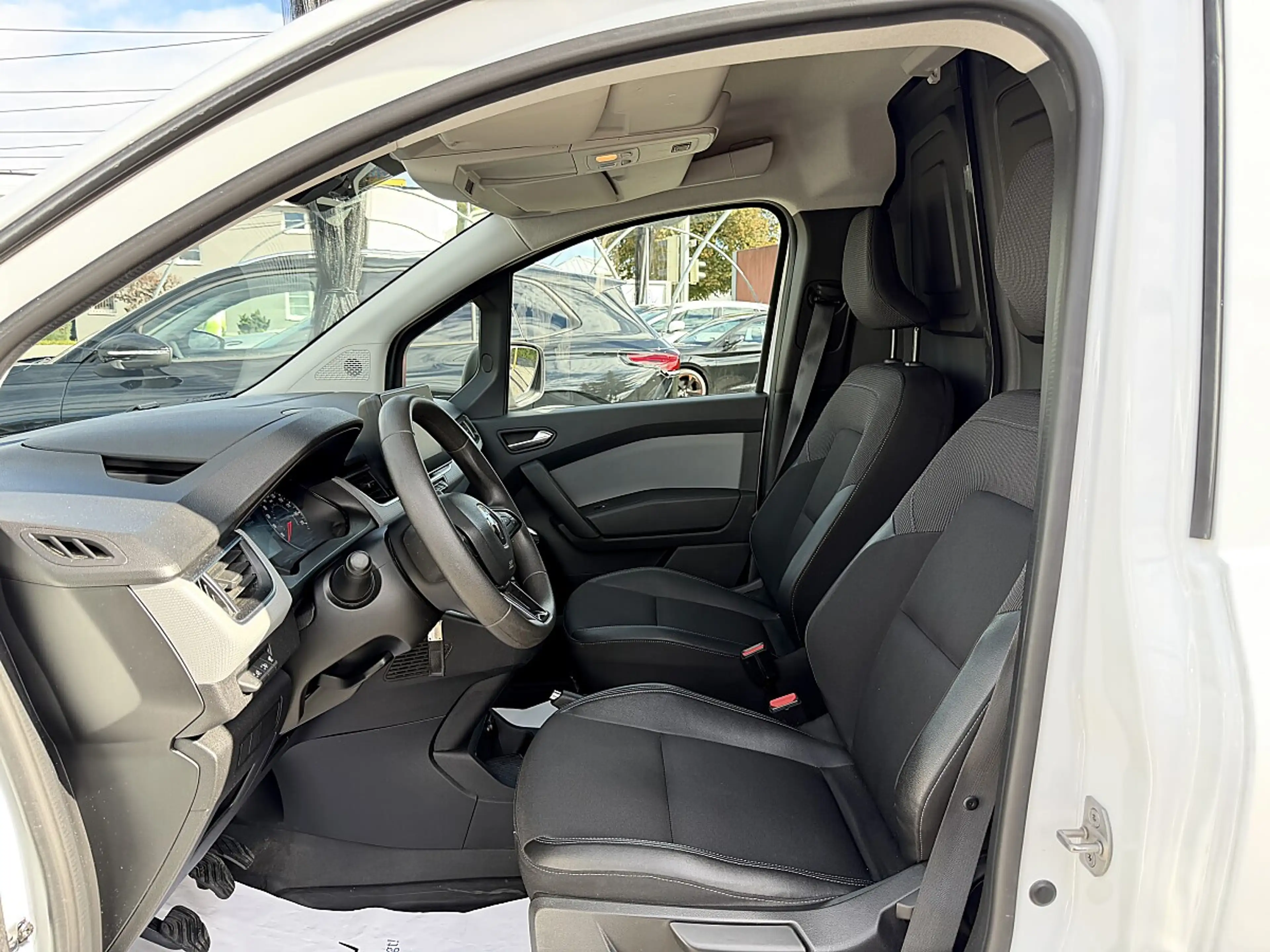 Renault Kangoo Van Edition One dCi95 L1 mittel AHK PDC 8-fach ... — photo 7