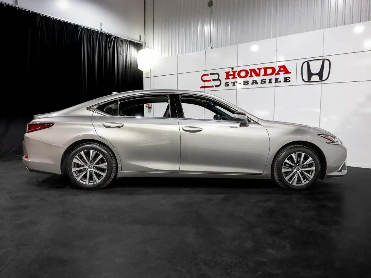 Lexus ES photo Lexus ES