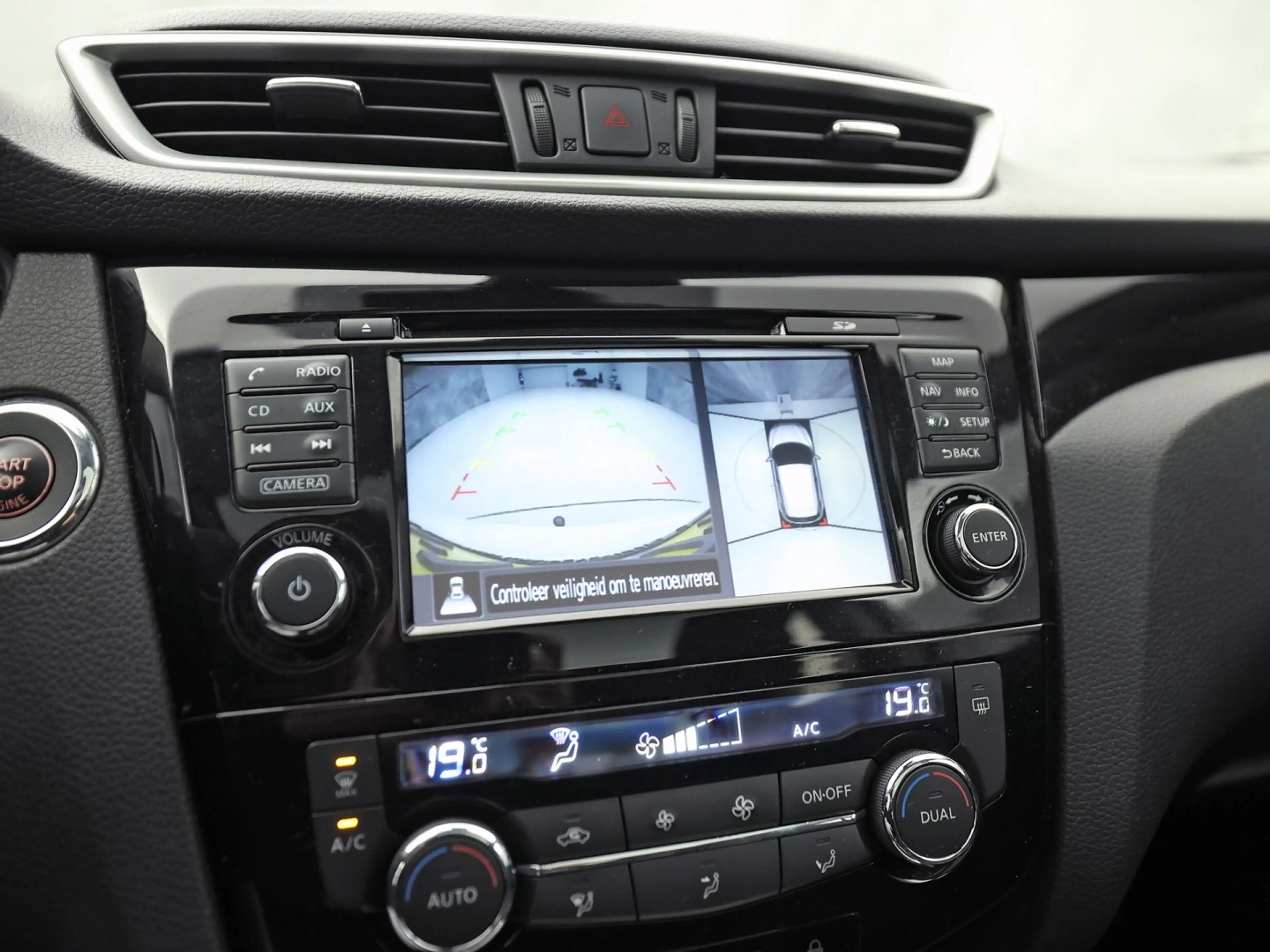 Nissan Qashqai 1.2 N-Connecta (PANORAMADAK, NAVIGATIE, 360 CAMERA — photo 18