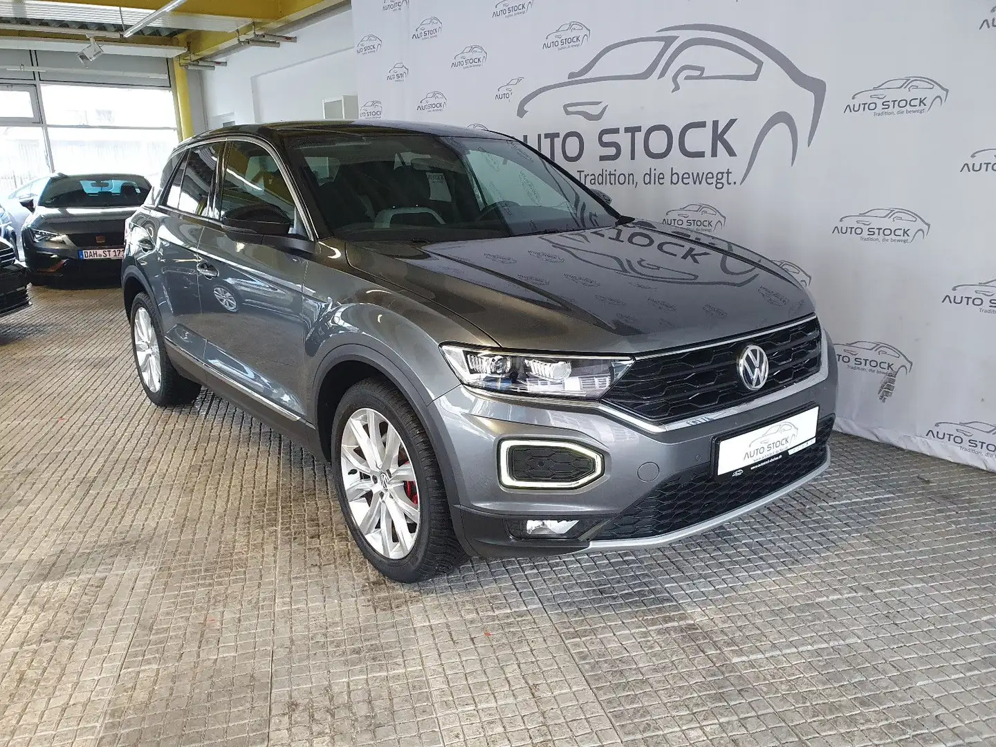 Volkswagen T-Roc 1.5 TSI Sport Navi LED PDC Sitzheizung Grigio - 1
