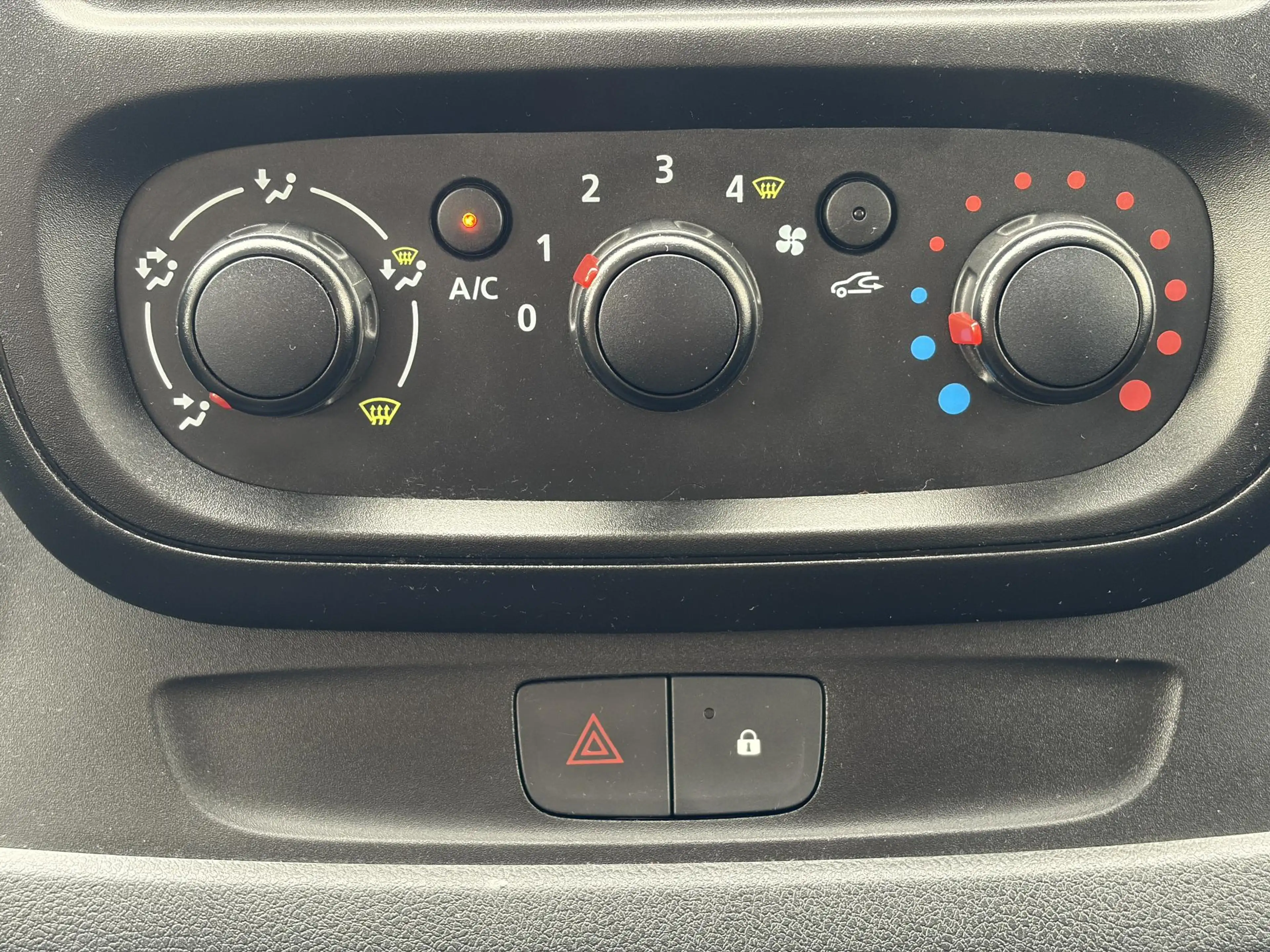 Nissan NV300 1.6 dCi 120 L2H1*MARGE*HAAK*A/C*CRUISE*PDC*TEL* — photo 9