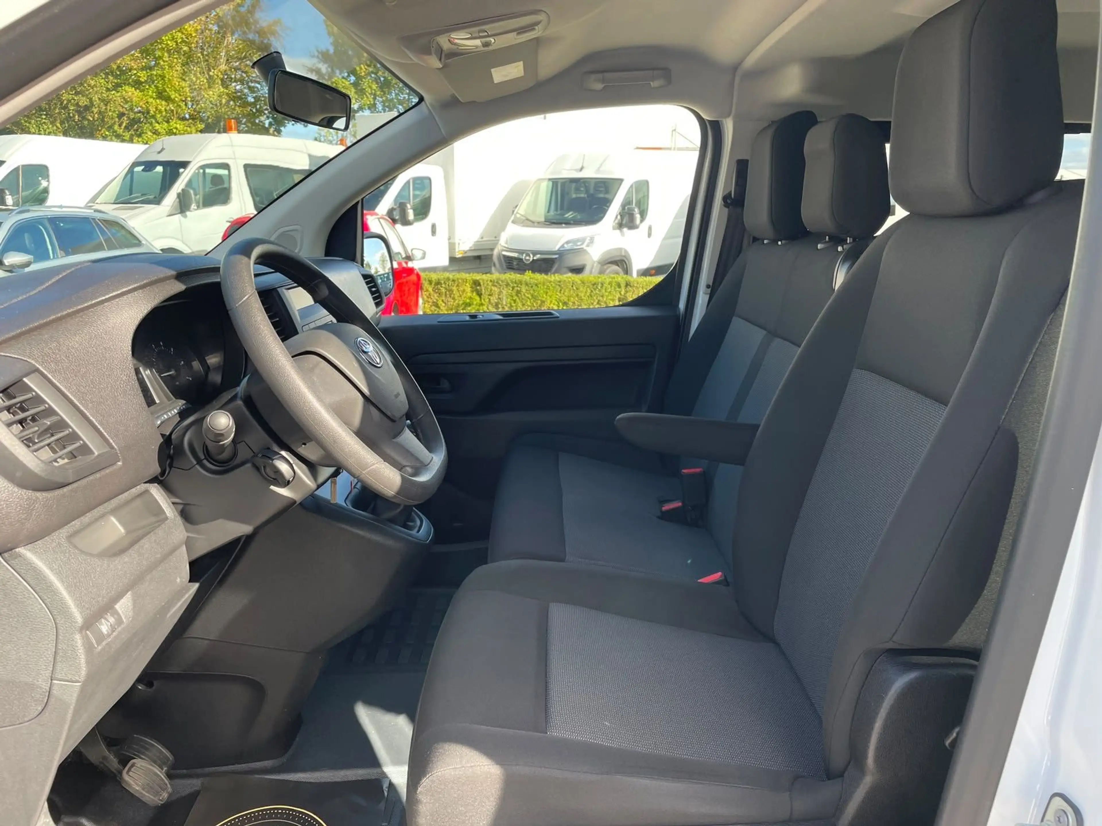 Toyota Proace Kombi L2 LANG/9-SITZER+FLÜGELTÜREN+KLIMA — photo 9
