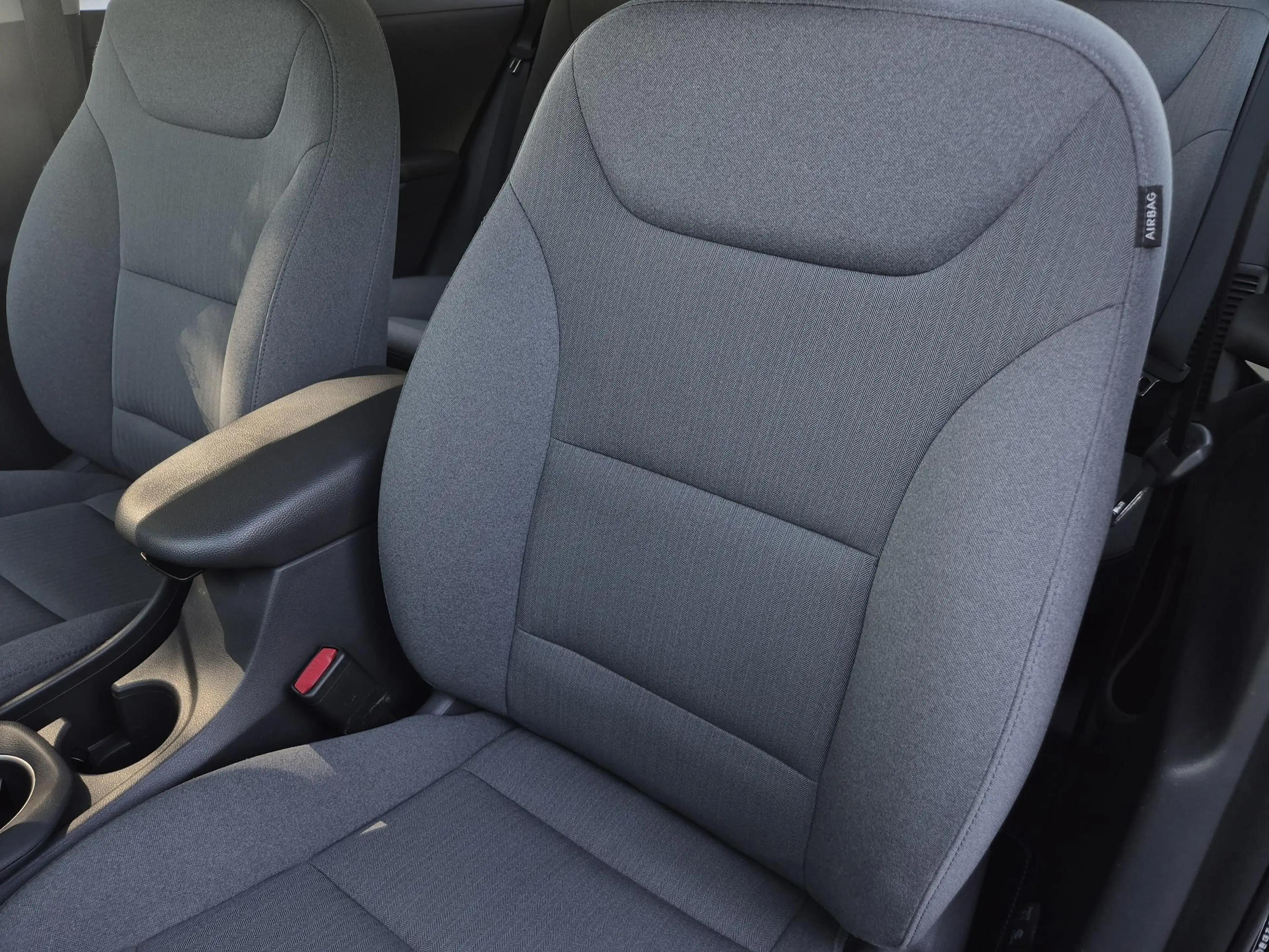 Hyundai IONIQ 1.6 GDi PHEV Comfort / SOH 95.9% / All season band — photo 20