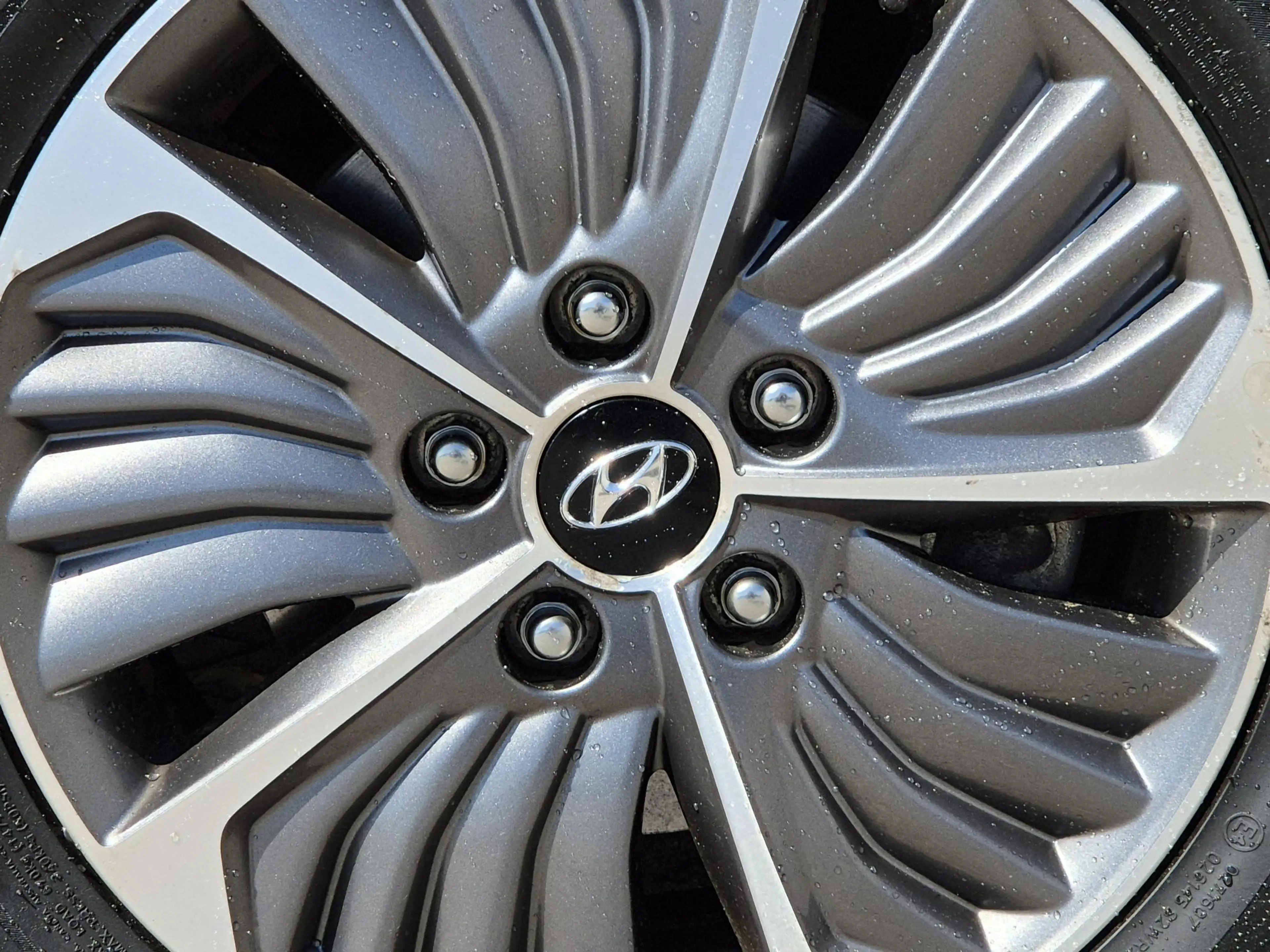 Hyundai IONIQ 1.6 GDi PHEV Comfort / SOH 95.9% / All season band — photo 38