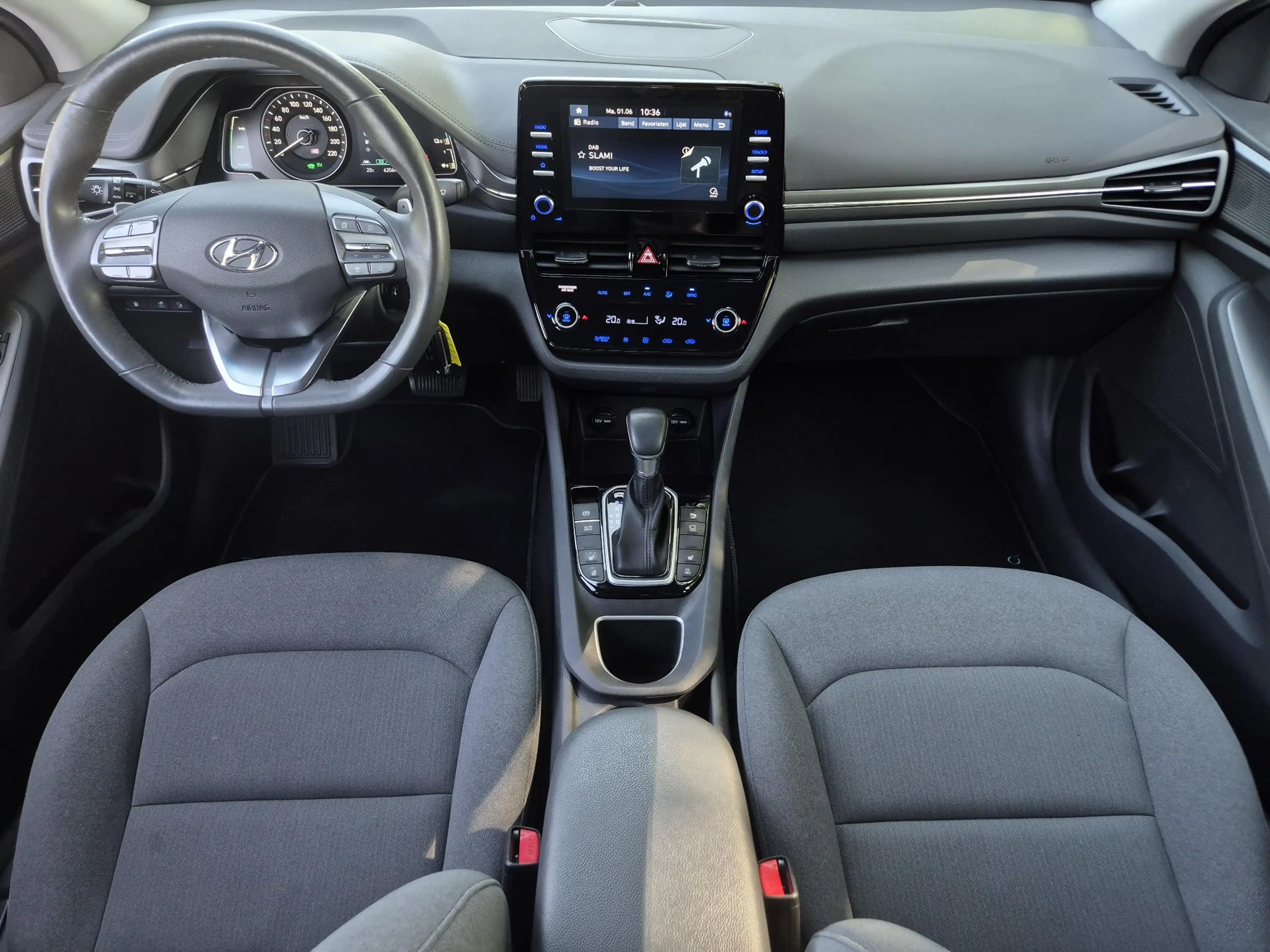 Hyundai IONIQ 1.6 GDi PHEV Comfort / SOH 95.9% / All season band — photo 2