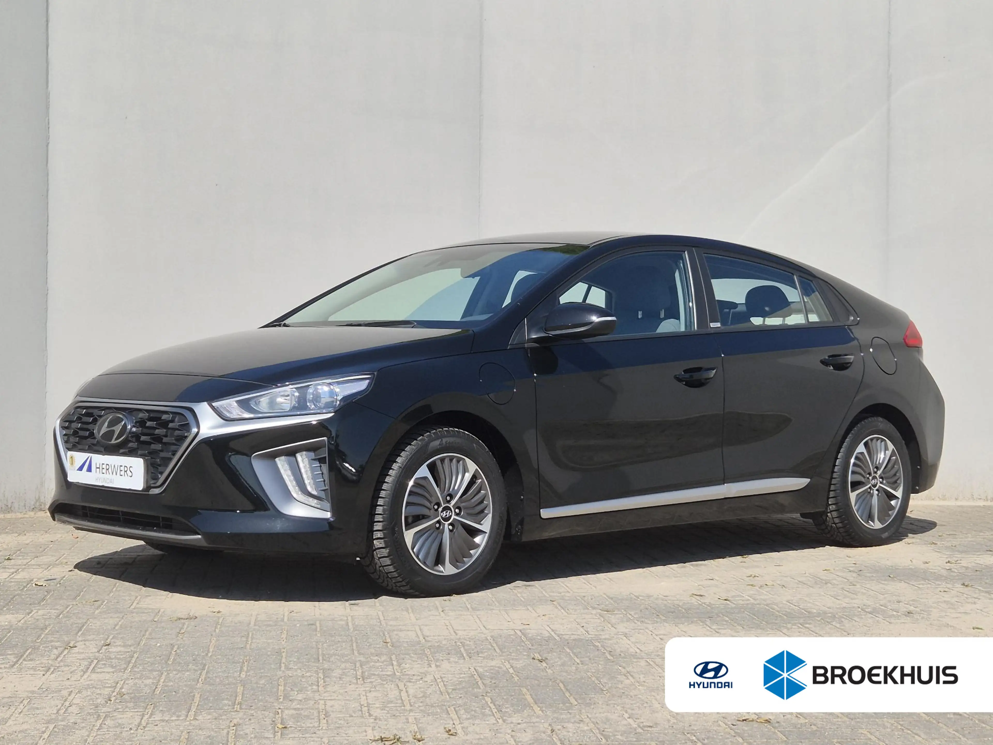 Hyundai IONIQ 1.6 GDi PHEV Comfort / SOH 95.9% / All season band