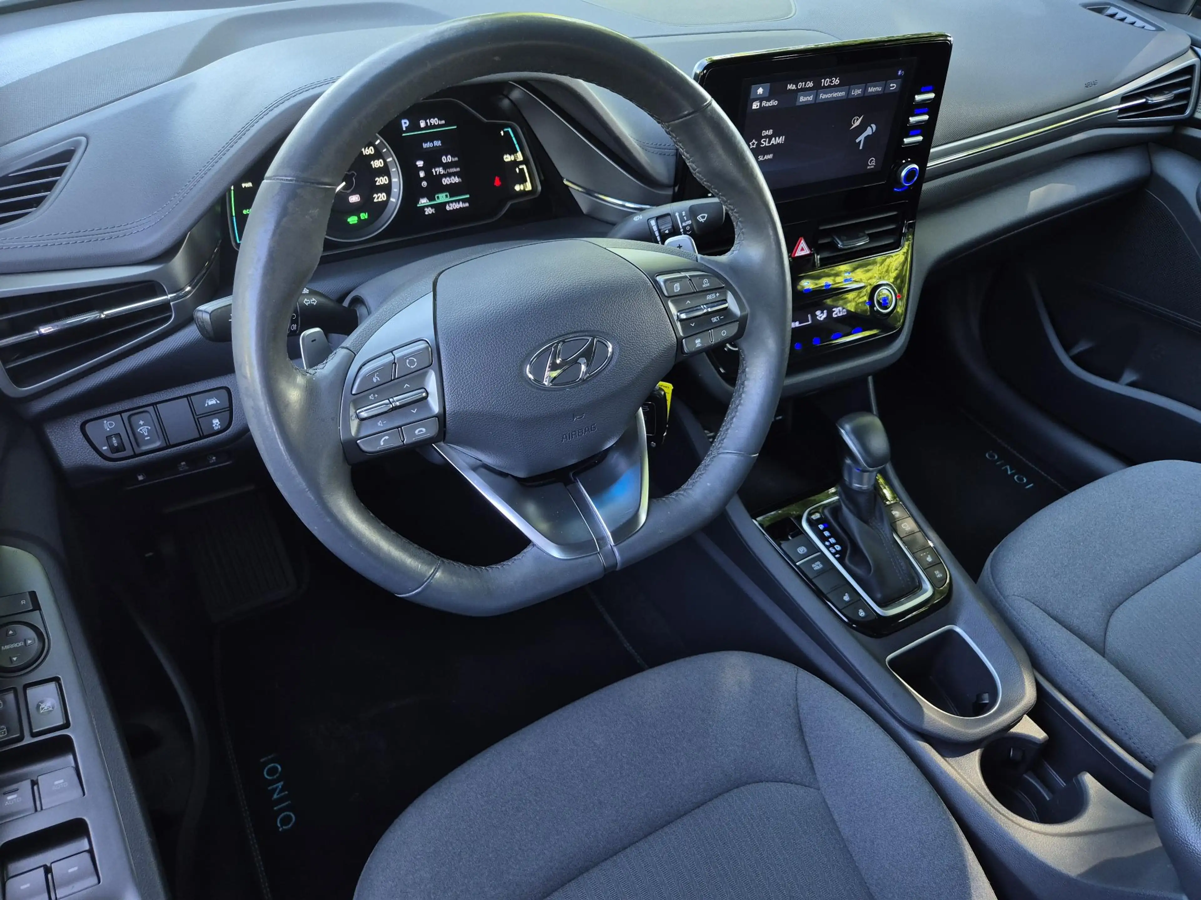 Hyundai IONIQ 1.6 GDi PHEV Comfort / SOH 95.9% / All season band — photo 14