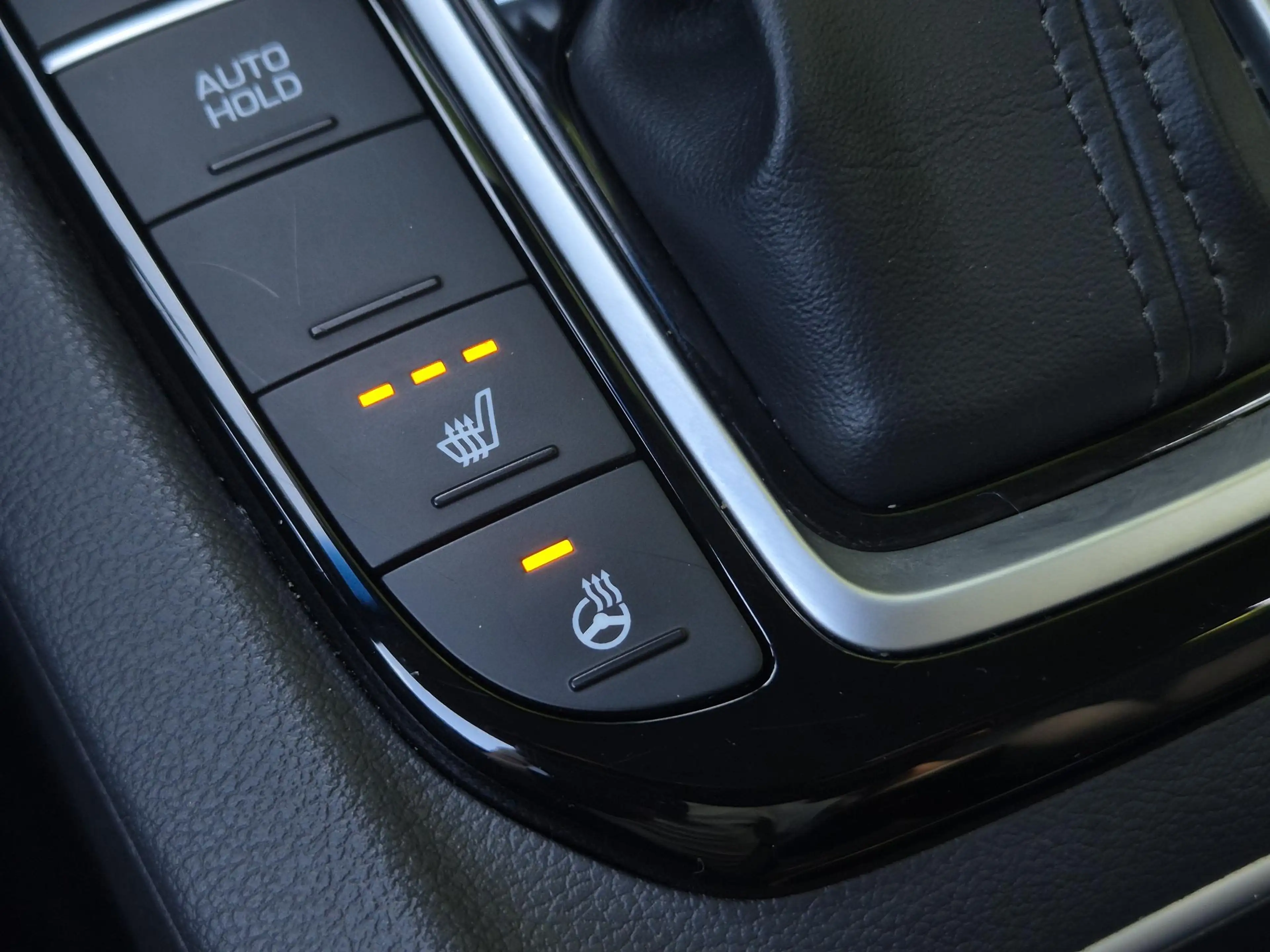Hyundai IONIQ 1.6 GDi PHEV Comfort / SOH 95.9% / All season band — photo 34