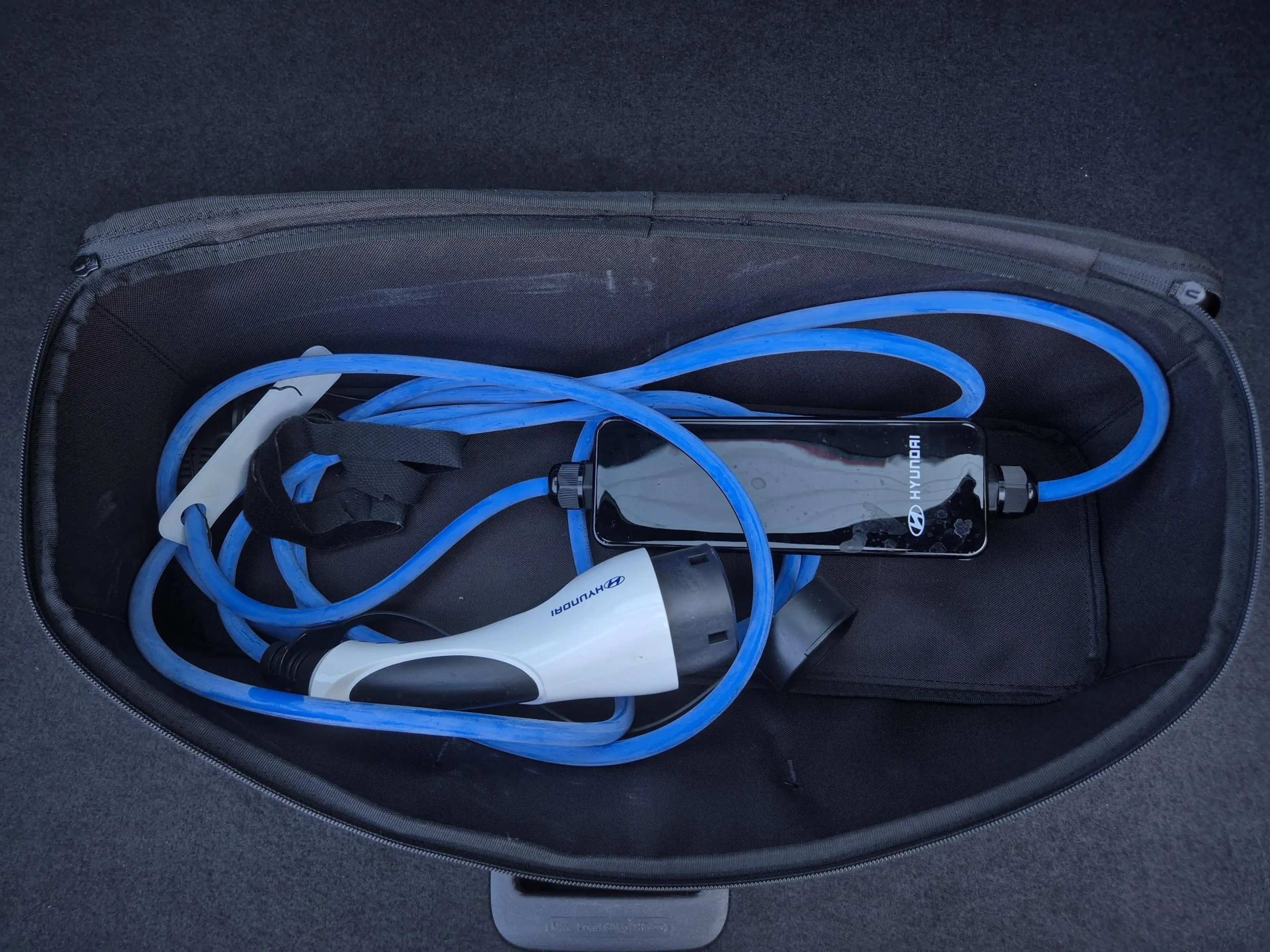 Hyundai IONIQ 1.6 GDi PHEV Comfort / SOH 95.9% / All season band — photo 25