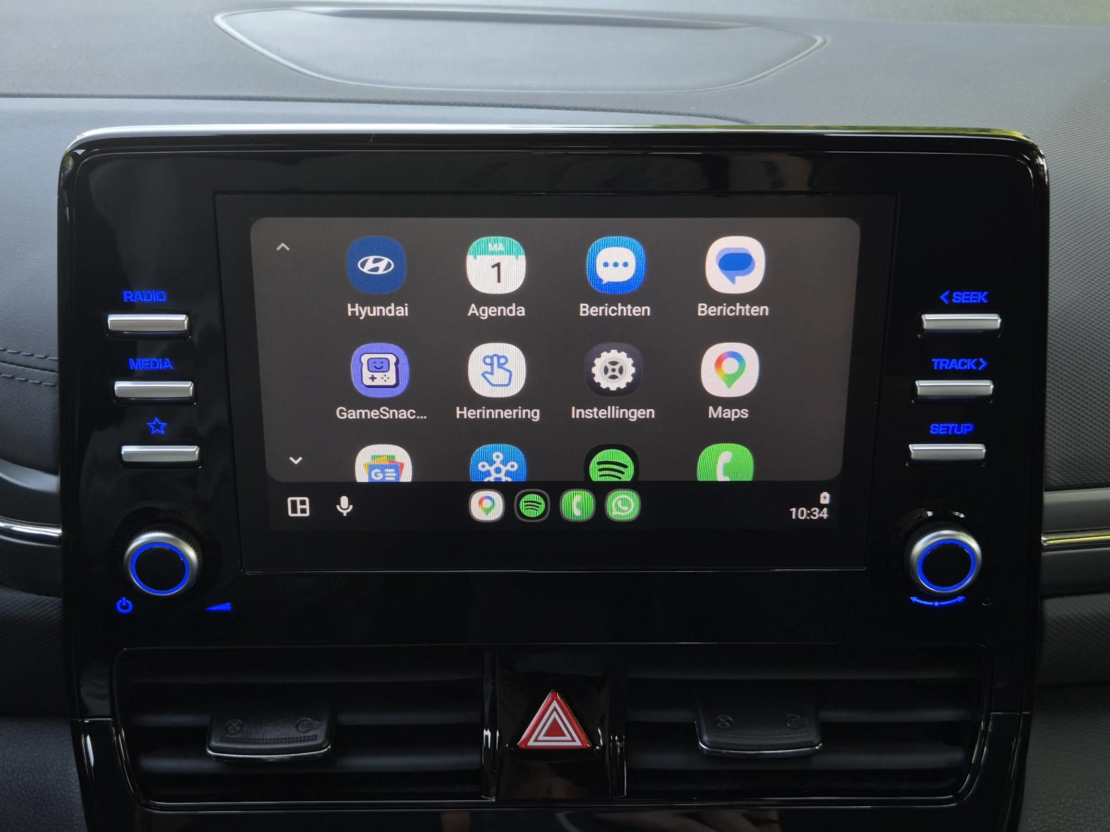 Hyundai IONIQ 1.6 GDi PHEV Comfort / SOH 95.9% / All season band — photo 24