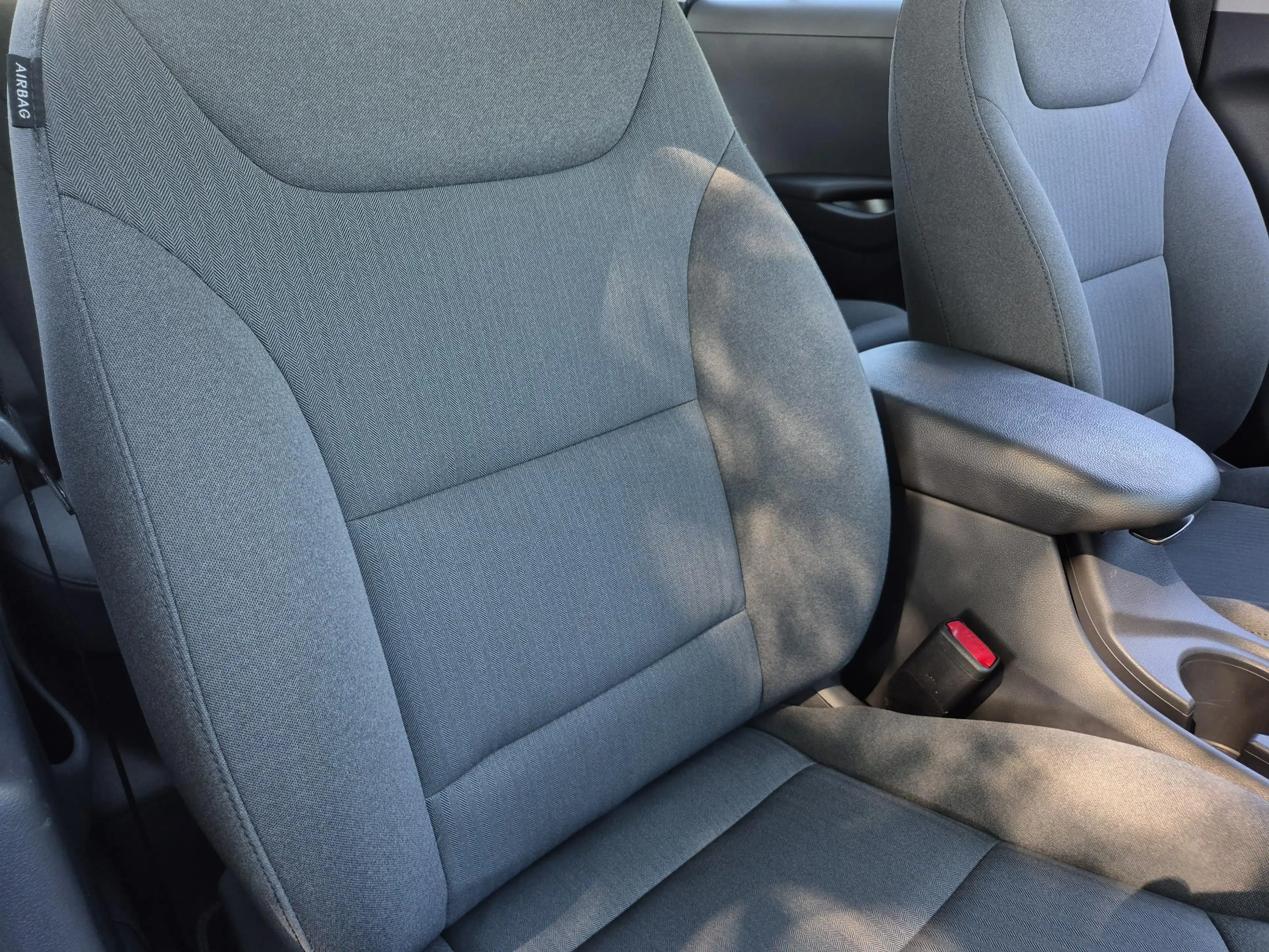 Hyundai IONIQ 1.6 GDi PHEV Comfort / SOH 95.9% / All season band — photo 27