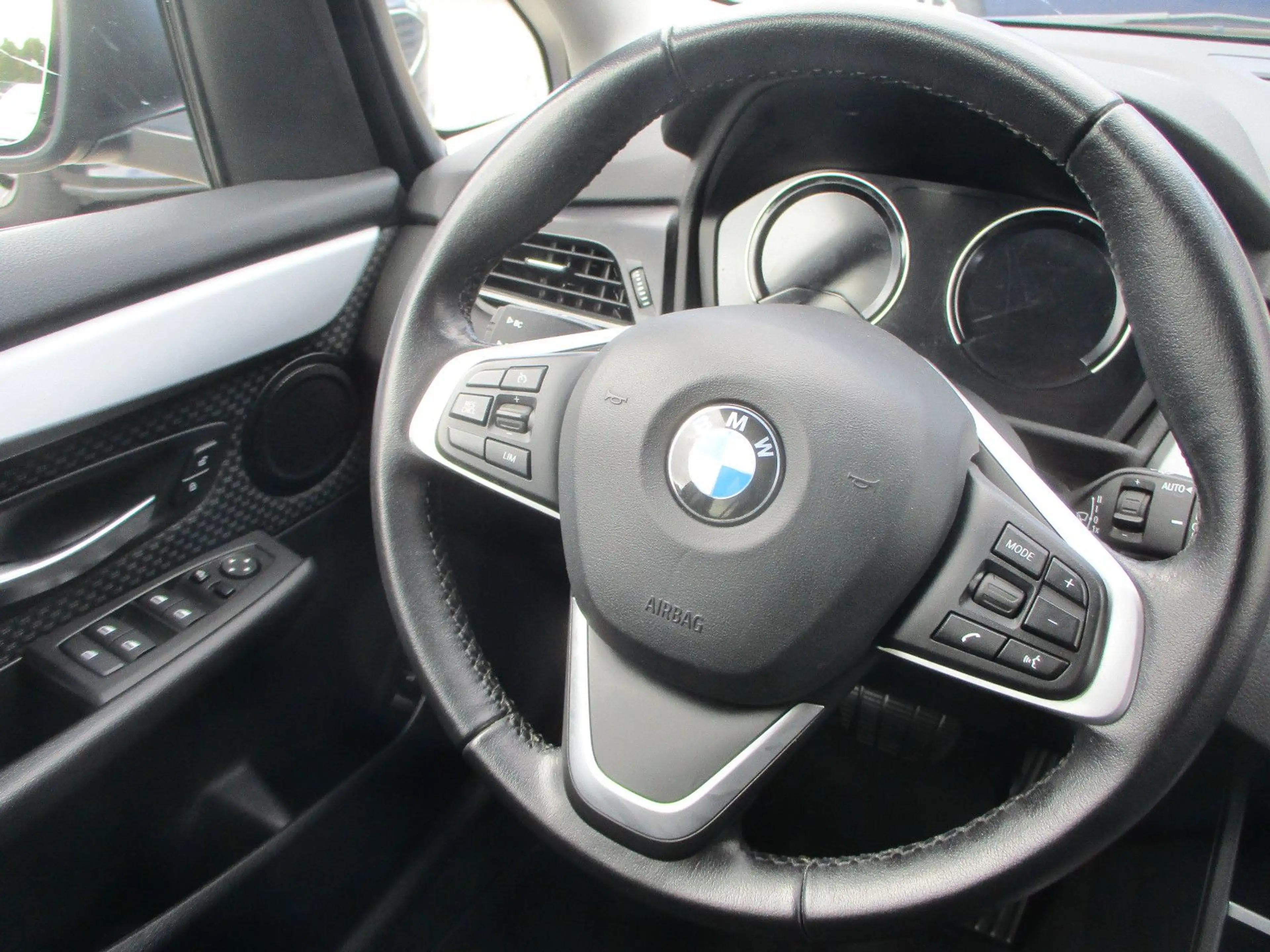 BMW 218 d xDrive NAVI LED SITZH TEMPOM PDC — photo 8