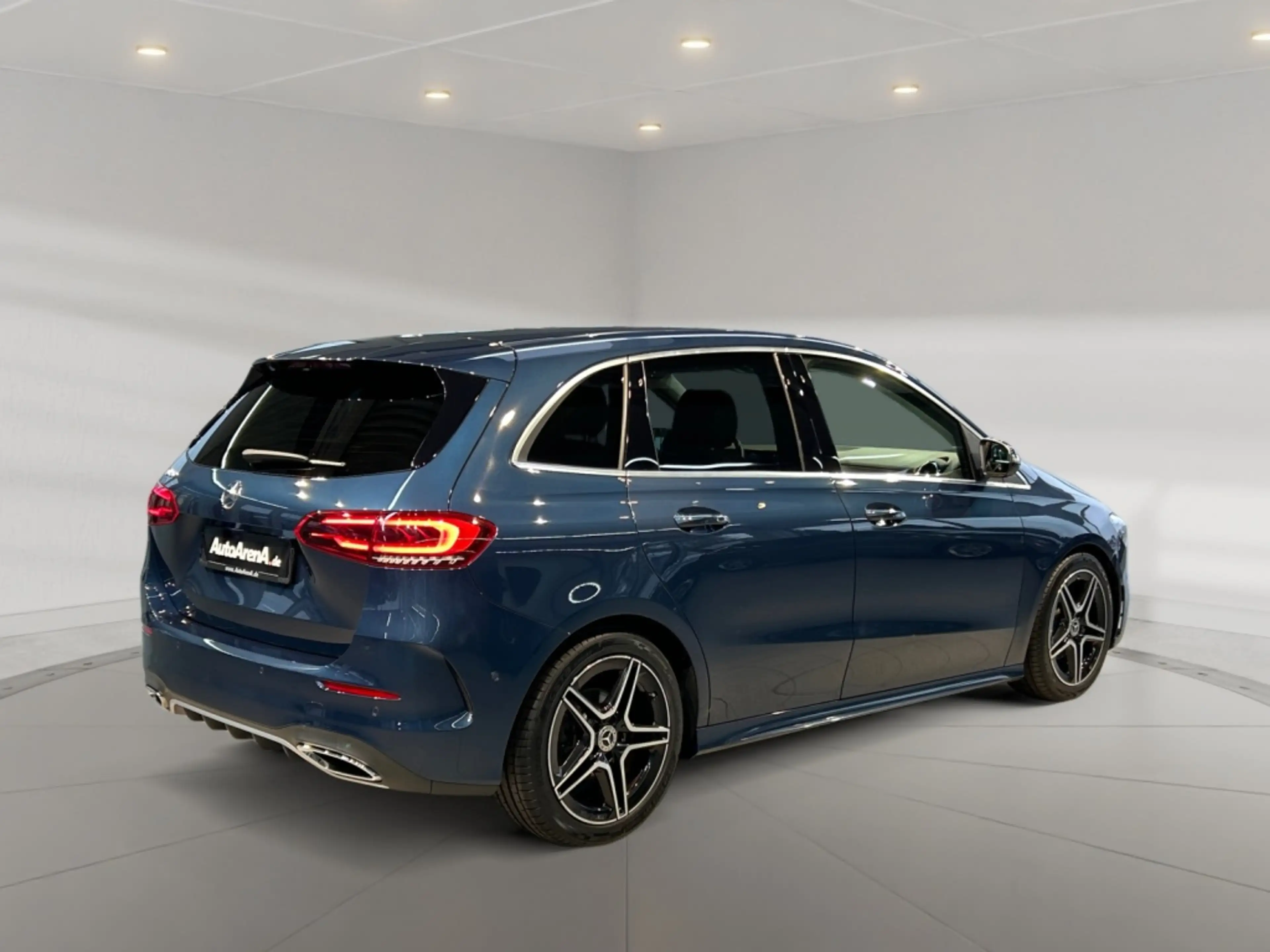Mercedes-Benz B 180 AMG AMG+MBUX+Wide+Cam+LED+Navi+AUT+PTS+SHZ — photo 4