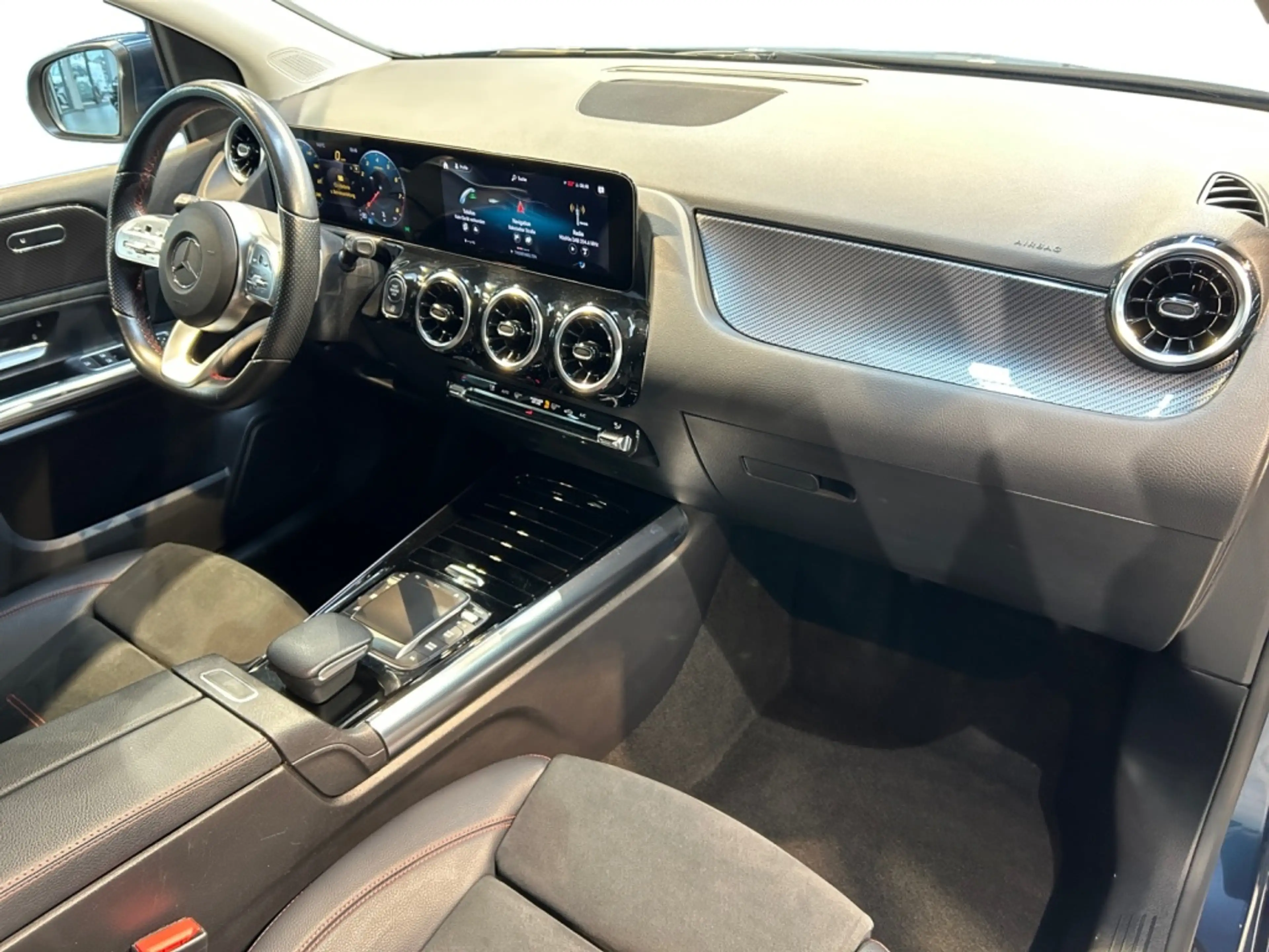 Mercedes-Benz B 180 AMG AMG+MBUX+Wide+Cam+LED+Navi+AUT+PTS+SHZ — photo 5
