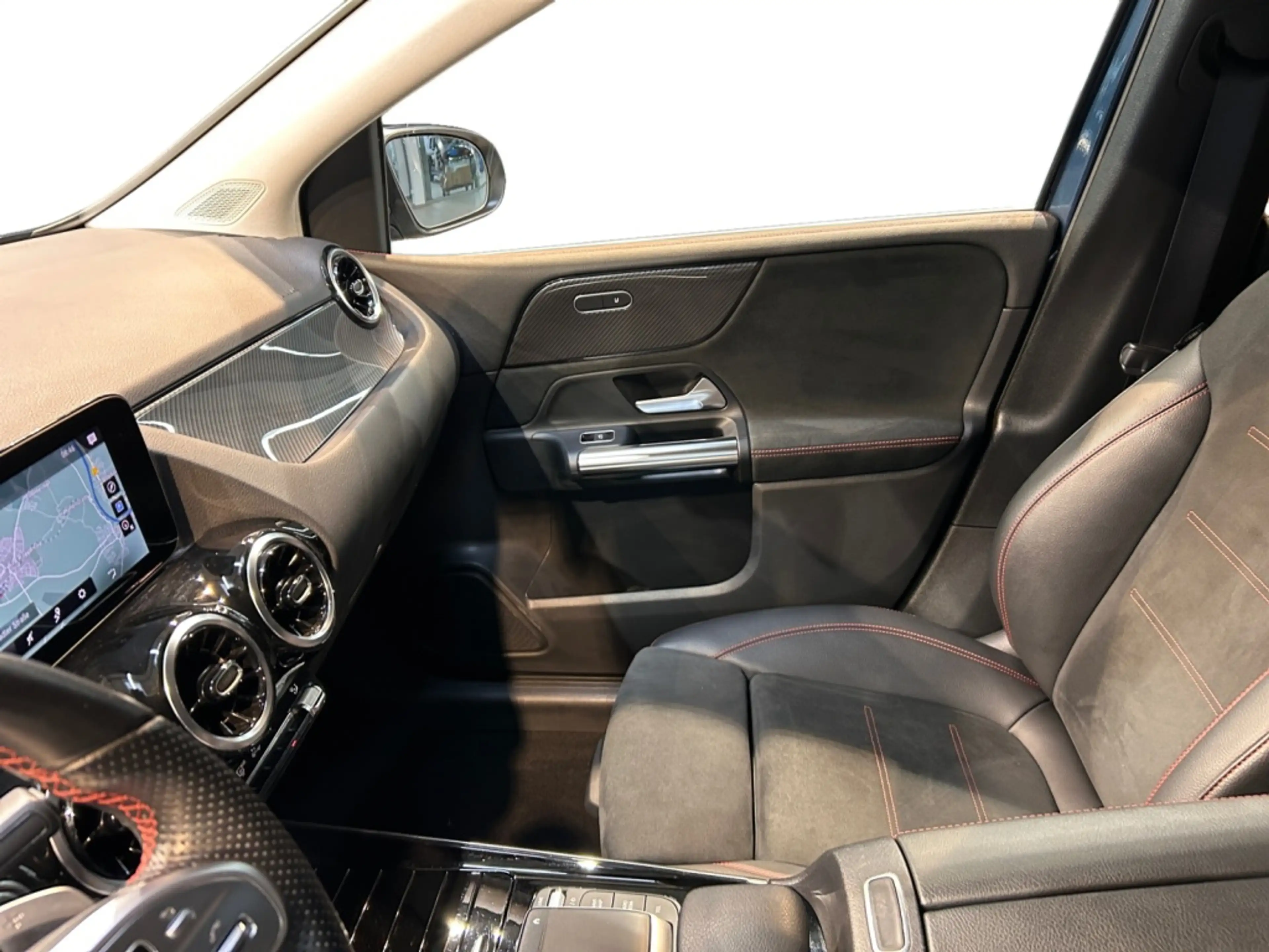 Mercedes-Benz B 180 AMG AMG+MBUX+Wide+Cam+LED+Navi+AUT+PTS+SHZ — photo 6