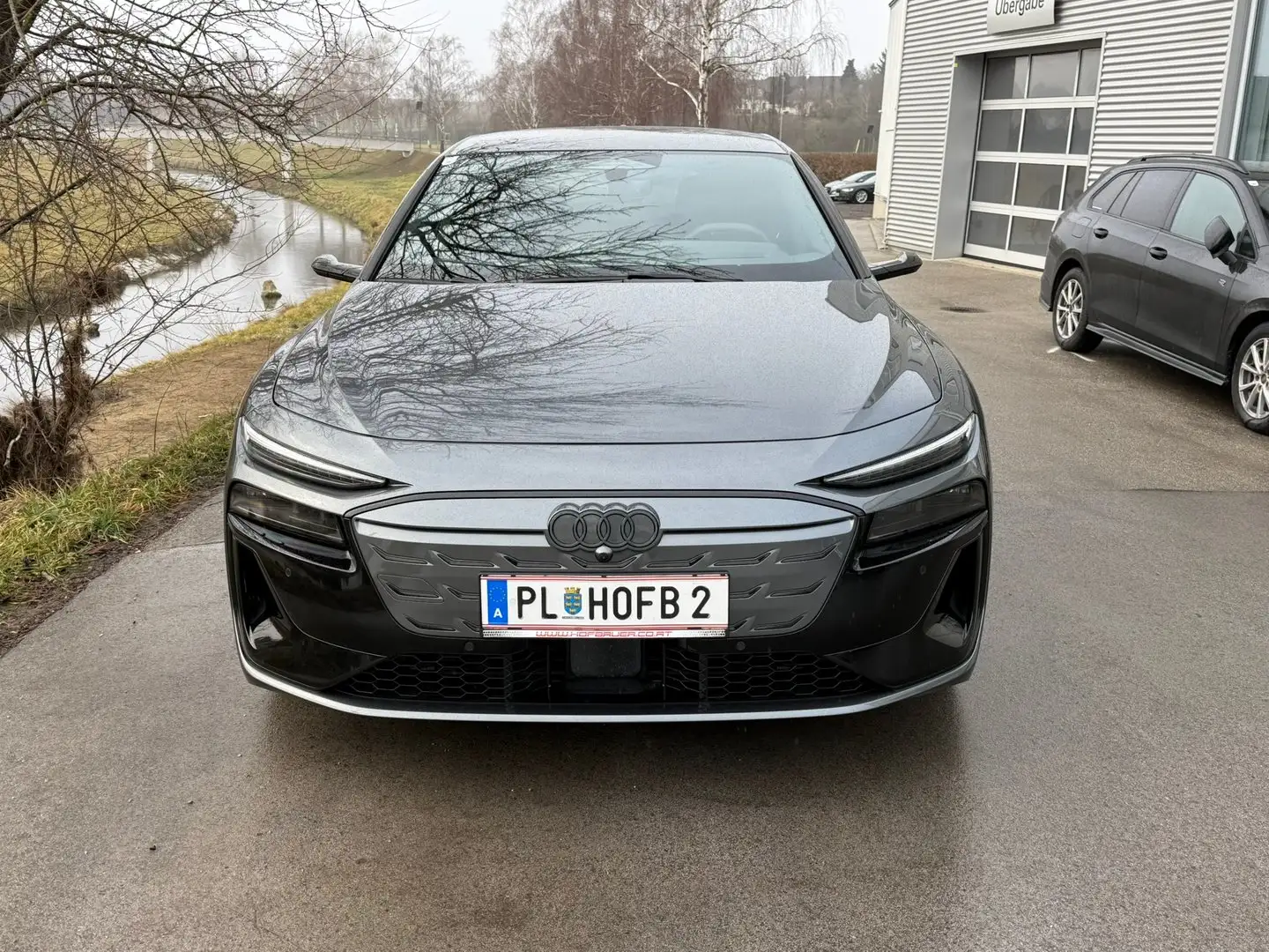 Audi S6 e-tron Grau - 2