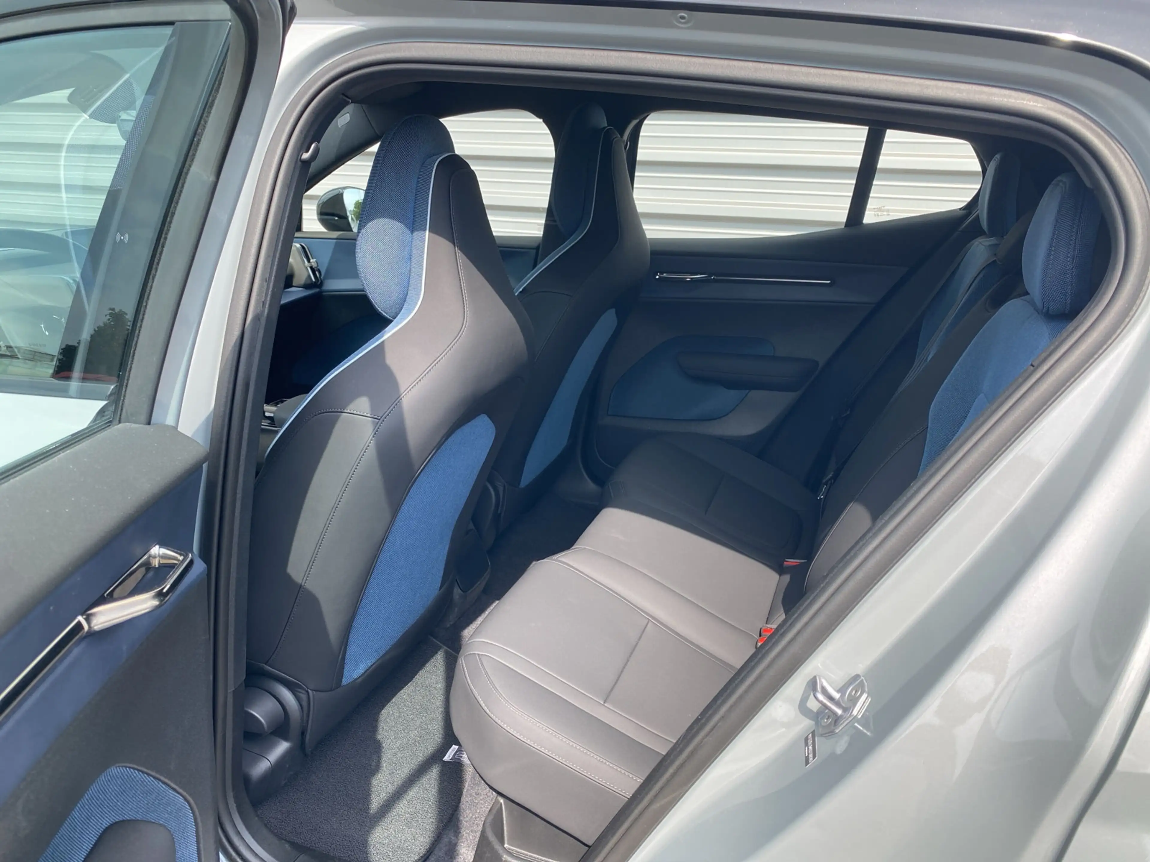 Volvo EX30 Single Motor Extended Range Plus 69 kWh / Trekhaak — photo 12